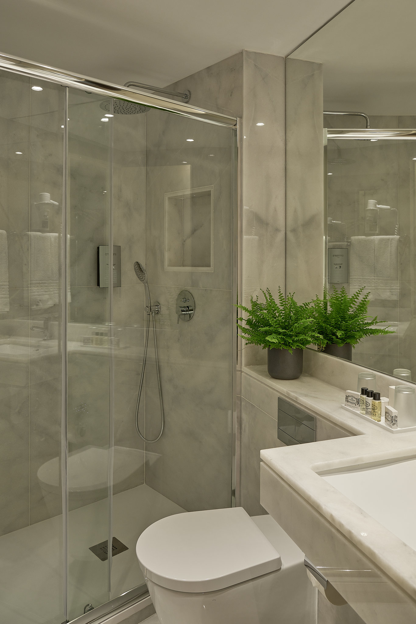 Bathroom_all_room_types2_S