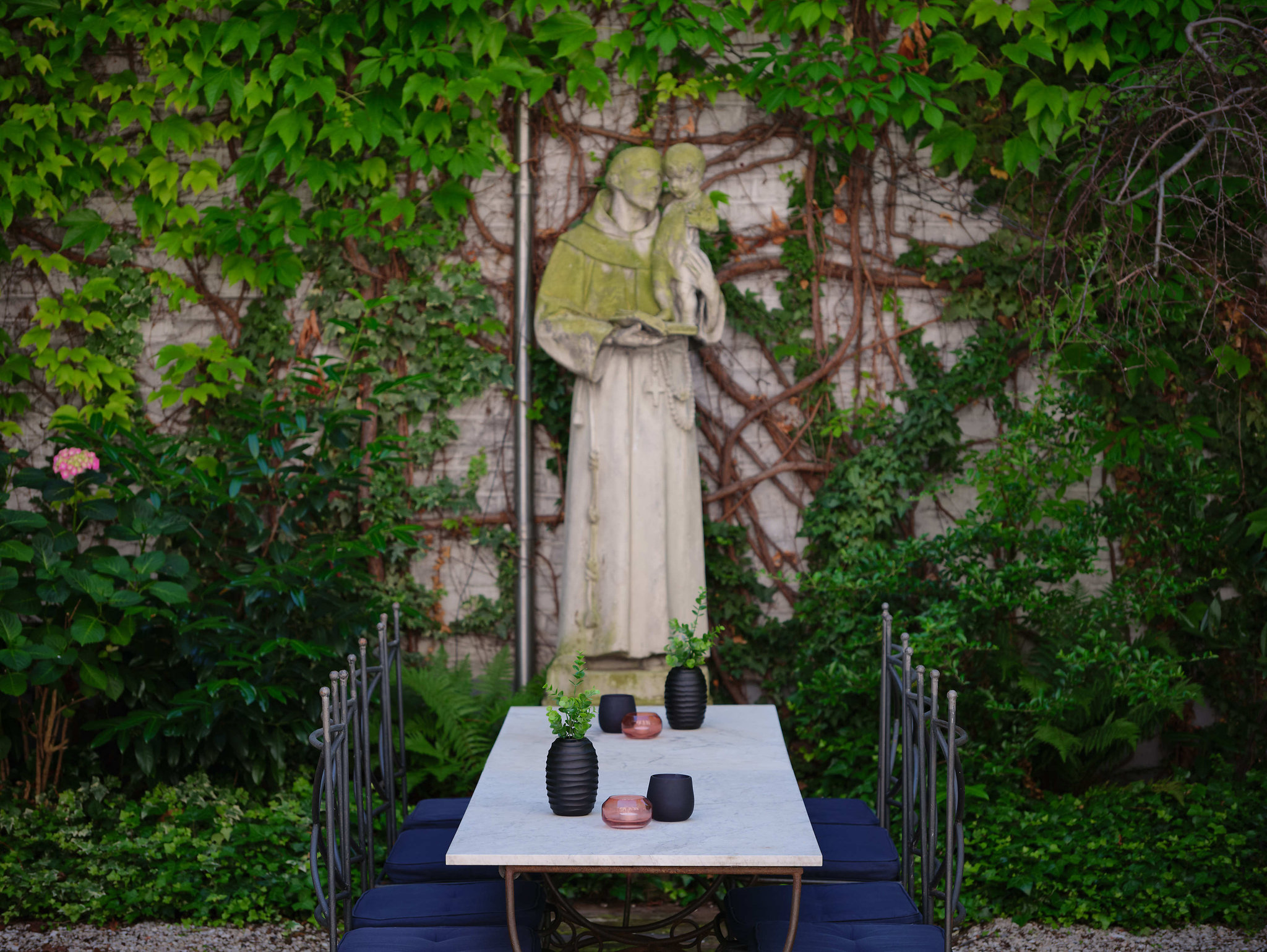 Statue_S