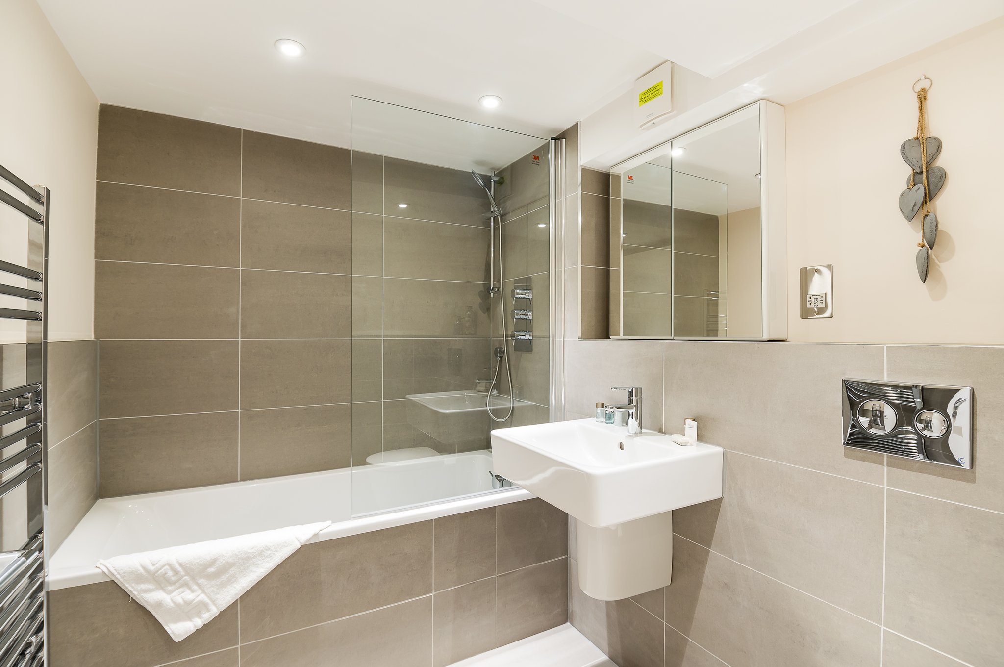 Two_Bed_Apartment_Bathroom2_S