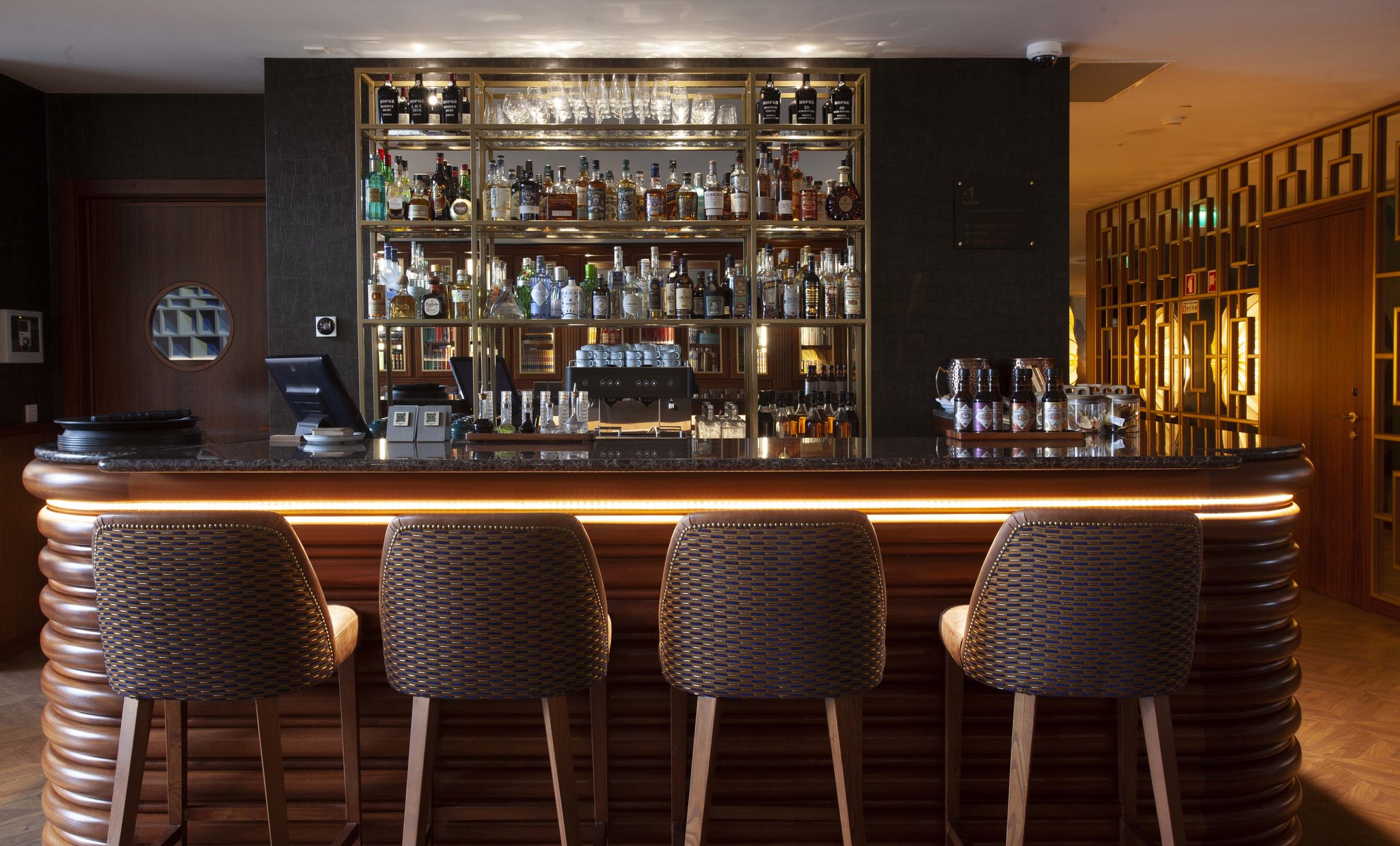 Caf__Bar2_S