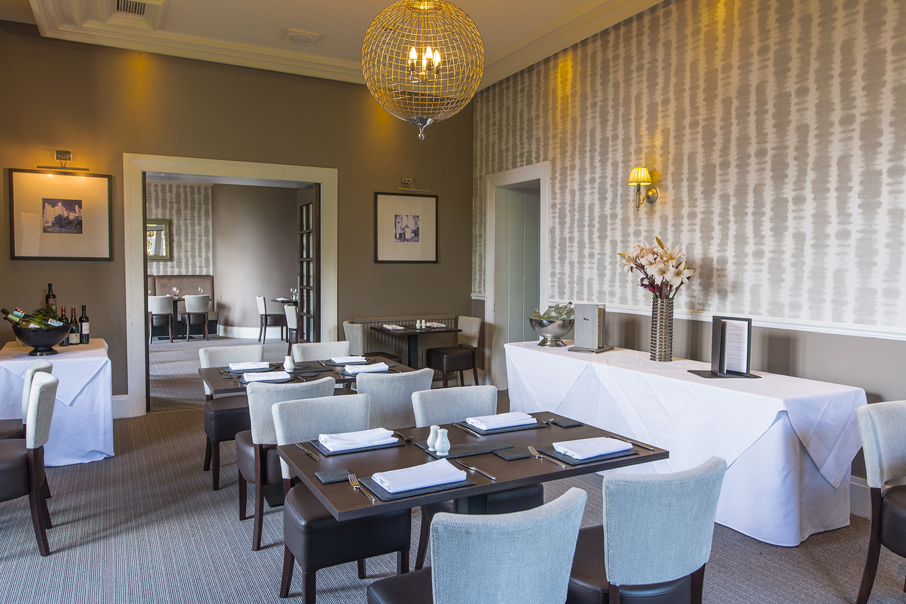 Restaurant_centre_with_Table_Setup_S