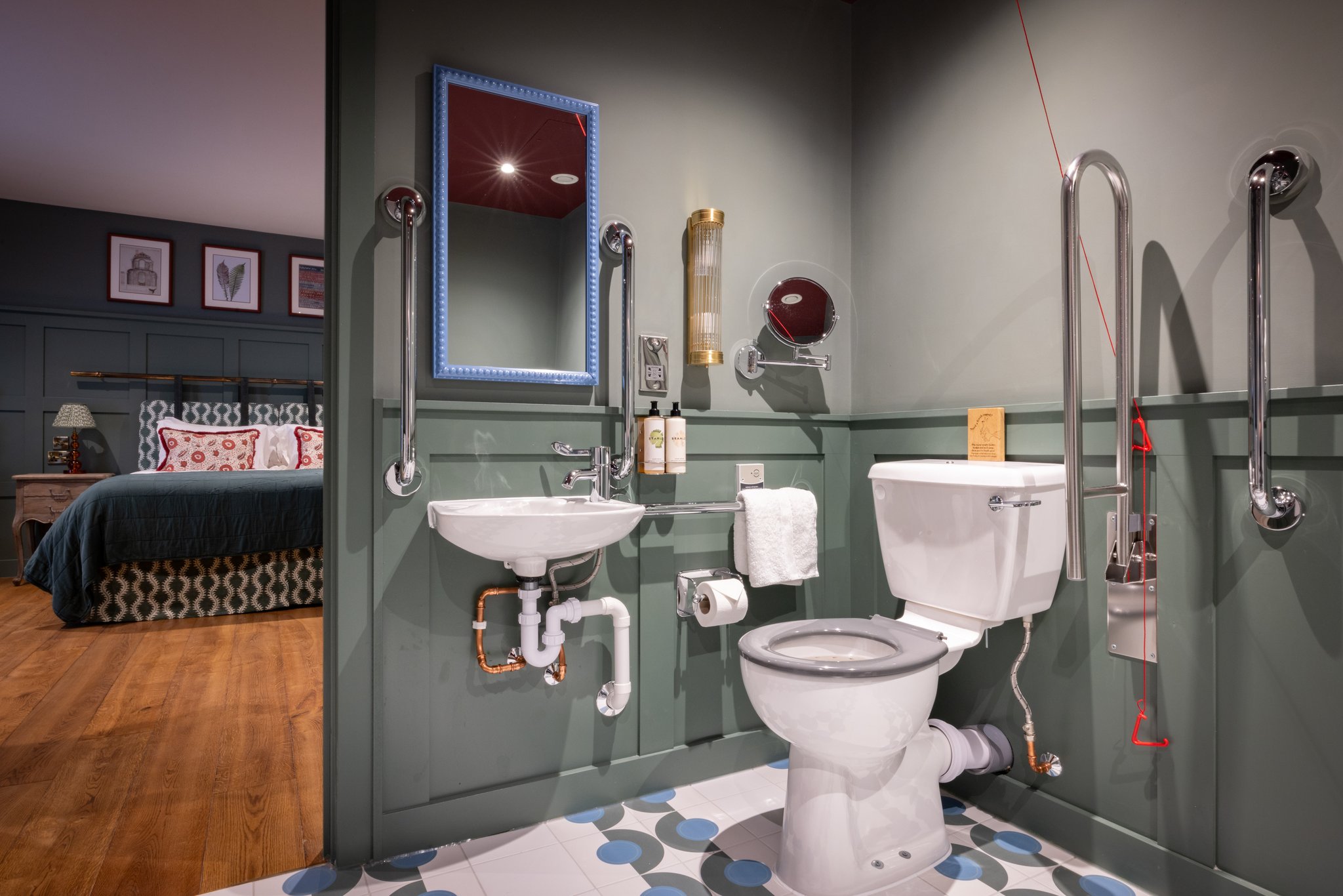 Accessible_Room_Bathroom2_S