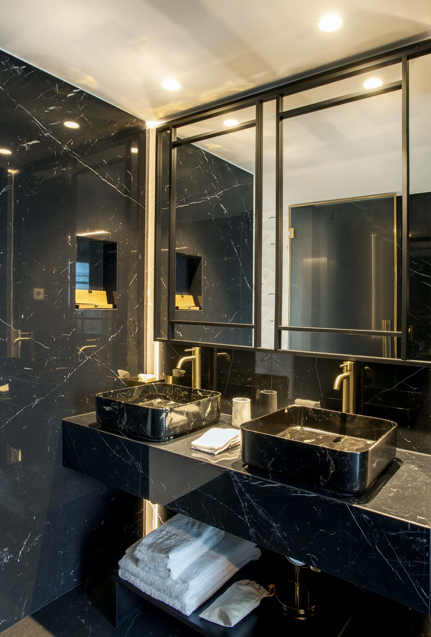 Deluxe_Junior_Suite_Bathroom_S