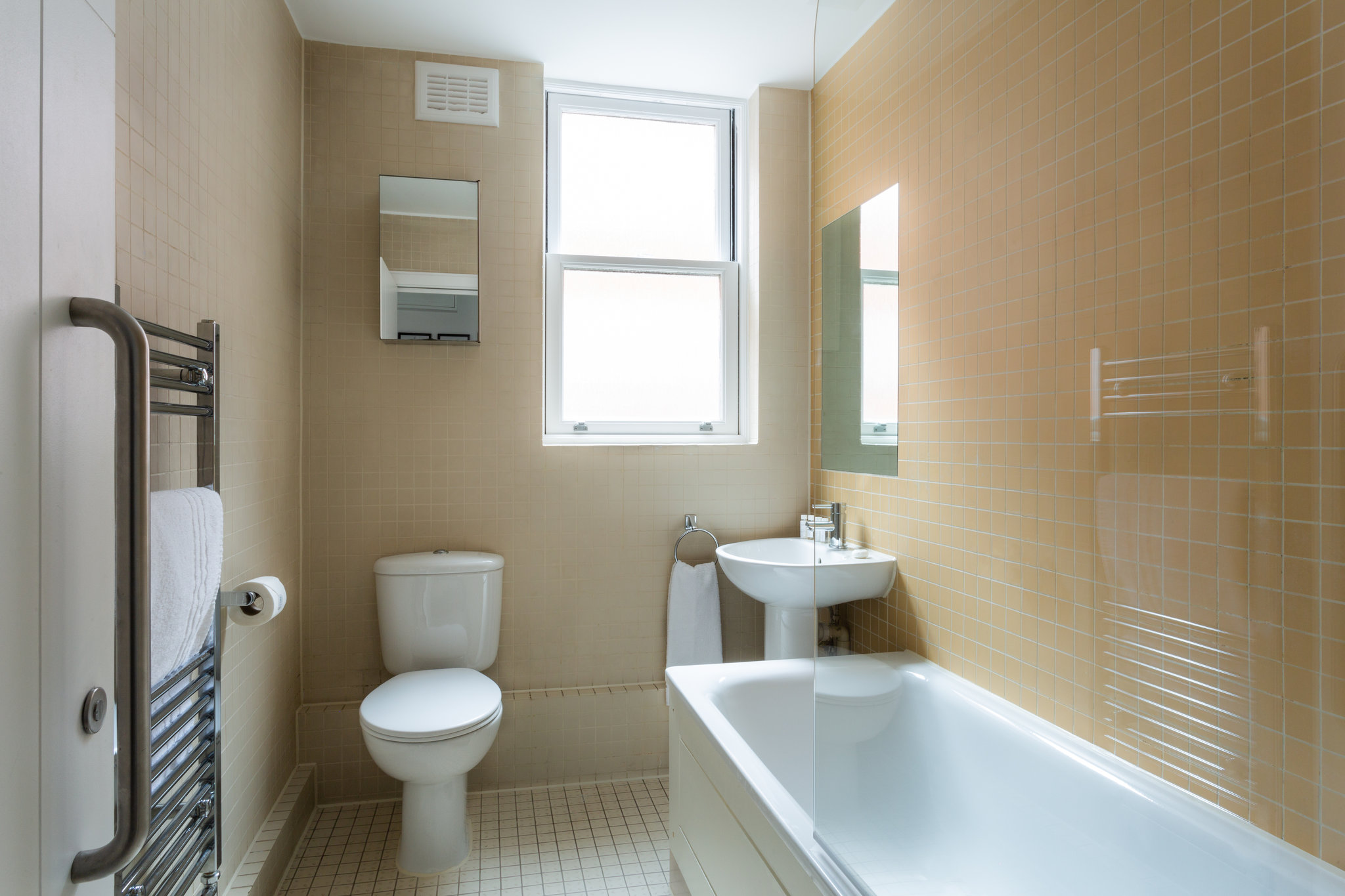 One_Bed_Apartment_Bathroom_S