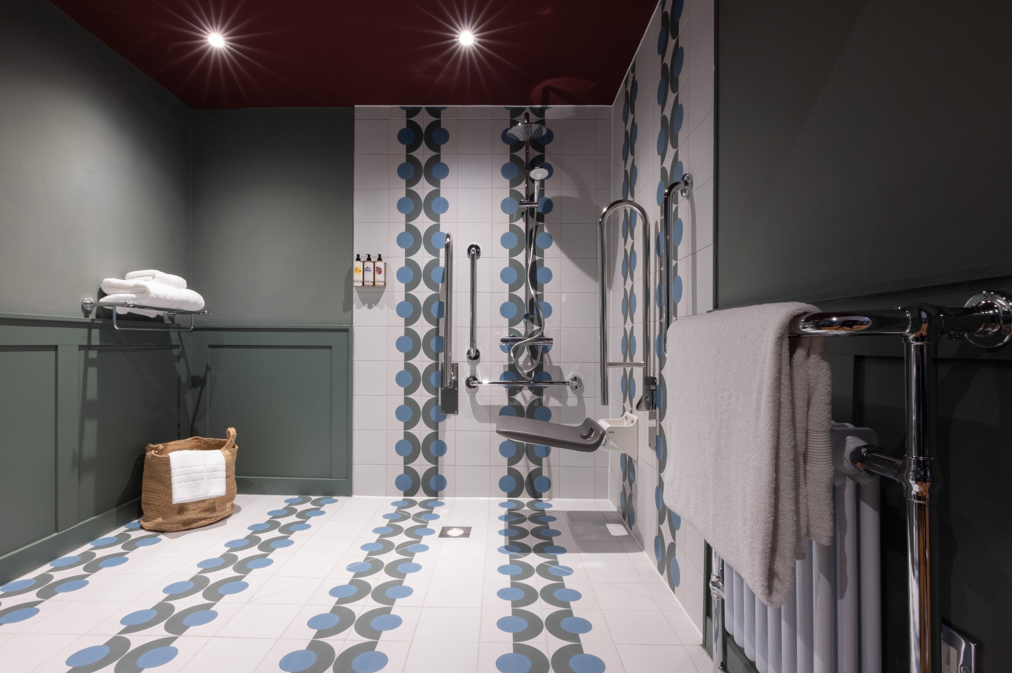 Accessible_Room_Bathroom3_S