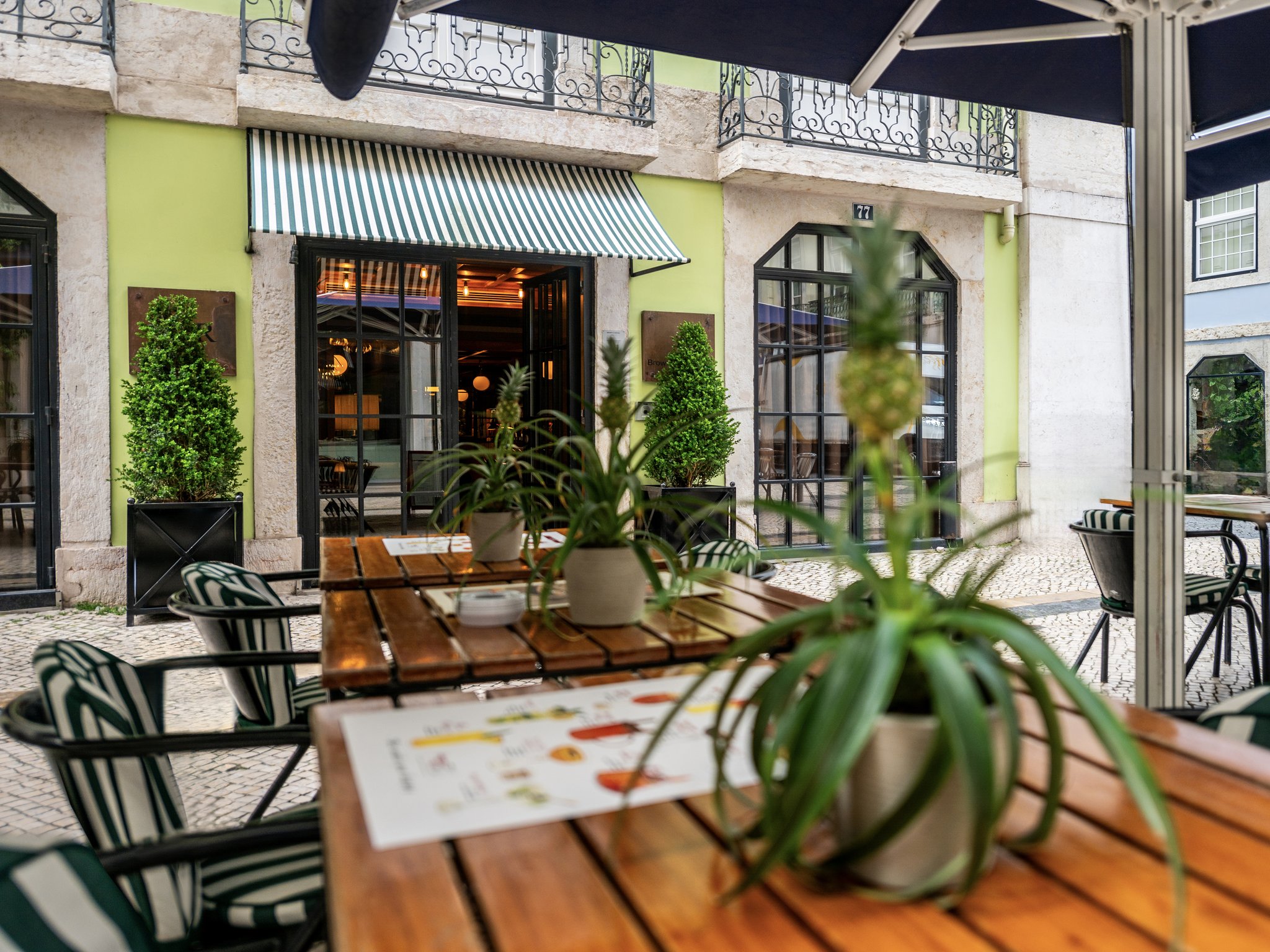 Restaurant_-_Outside_Area_S