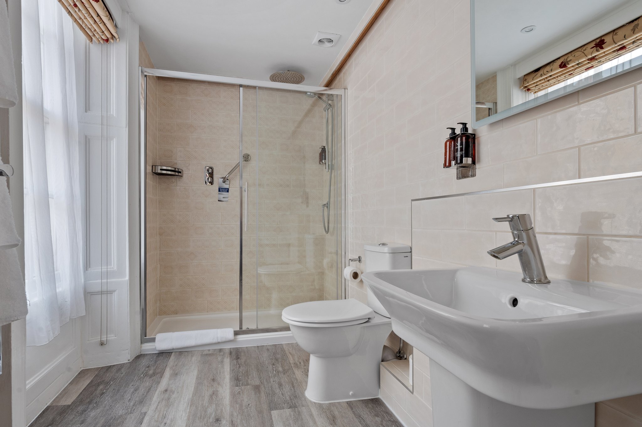 Superior_Bathroom2_S