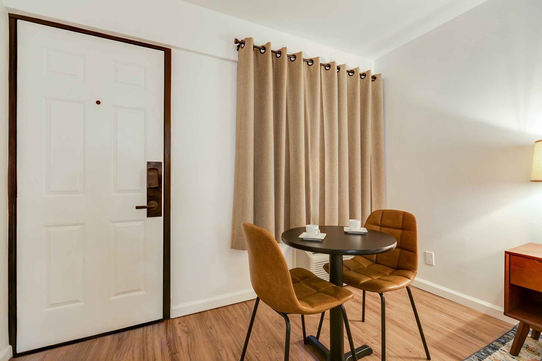 Deluxe_Room_Two_Queen_Beds3_S
