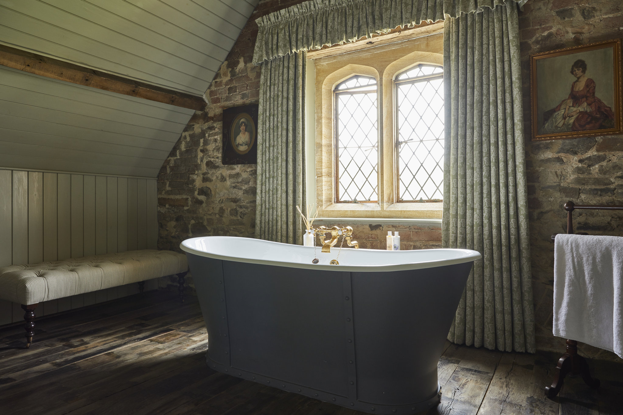 The_Attic_Bath_Tub_S