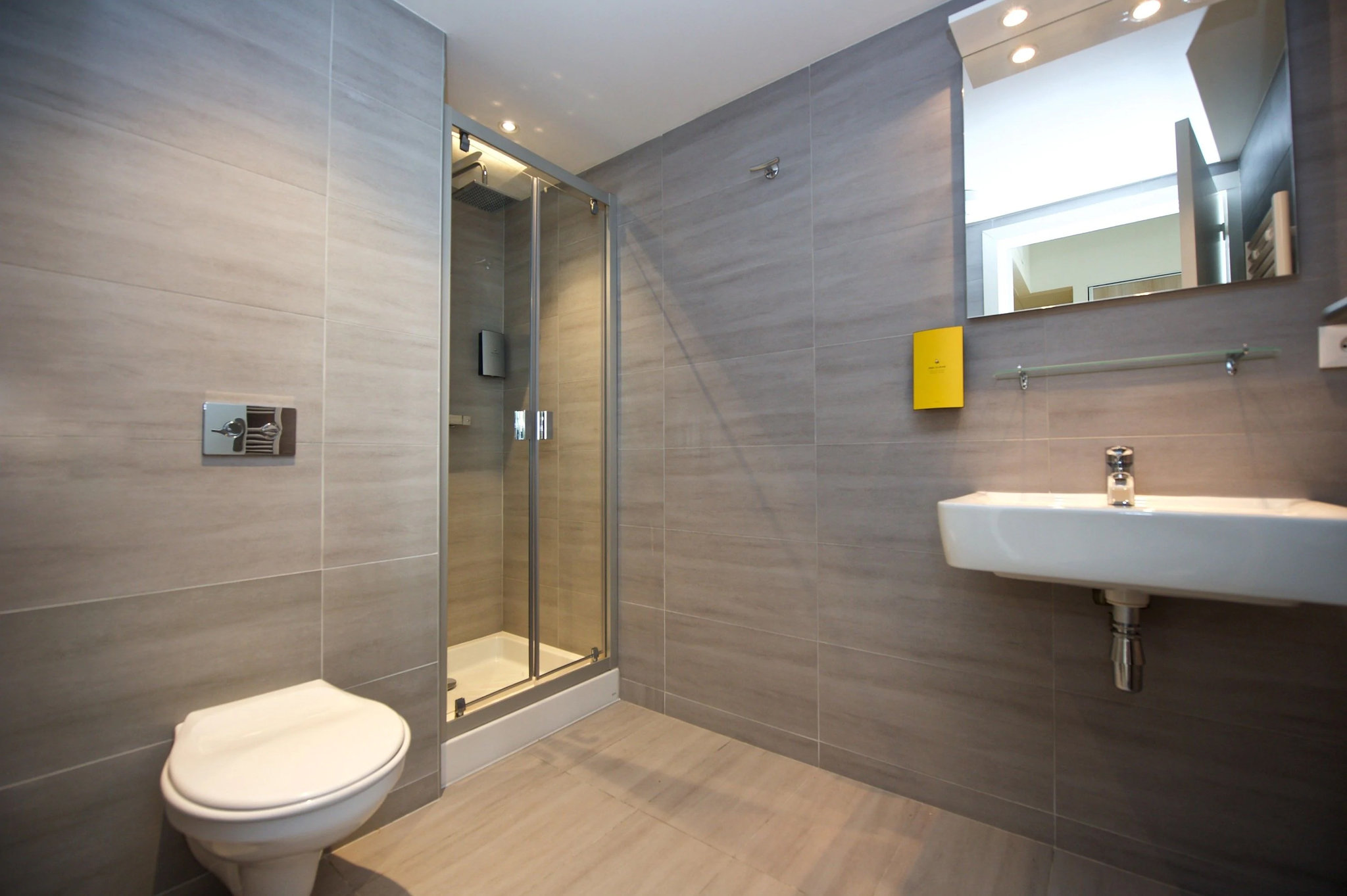 One_Bedroom_Apartment_Bathroom_S