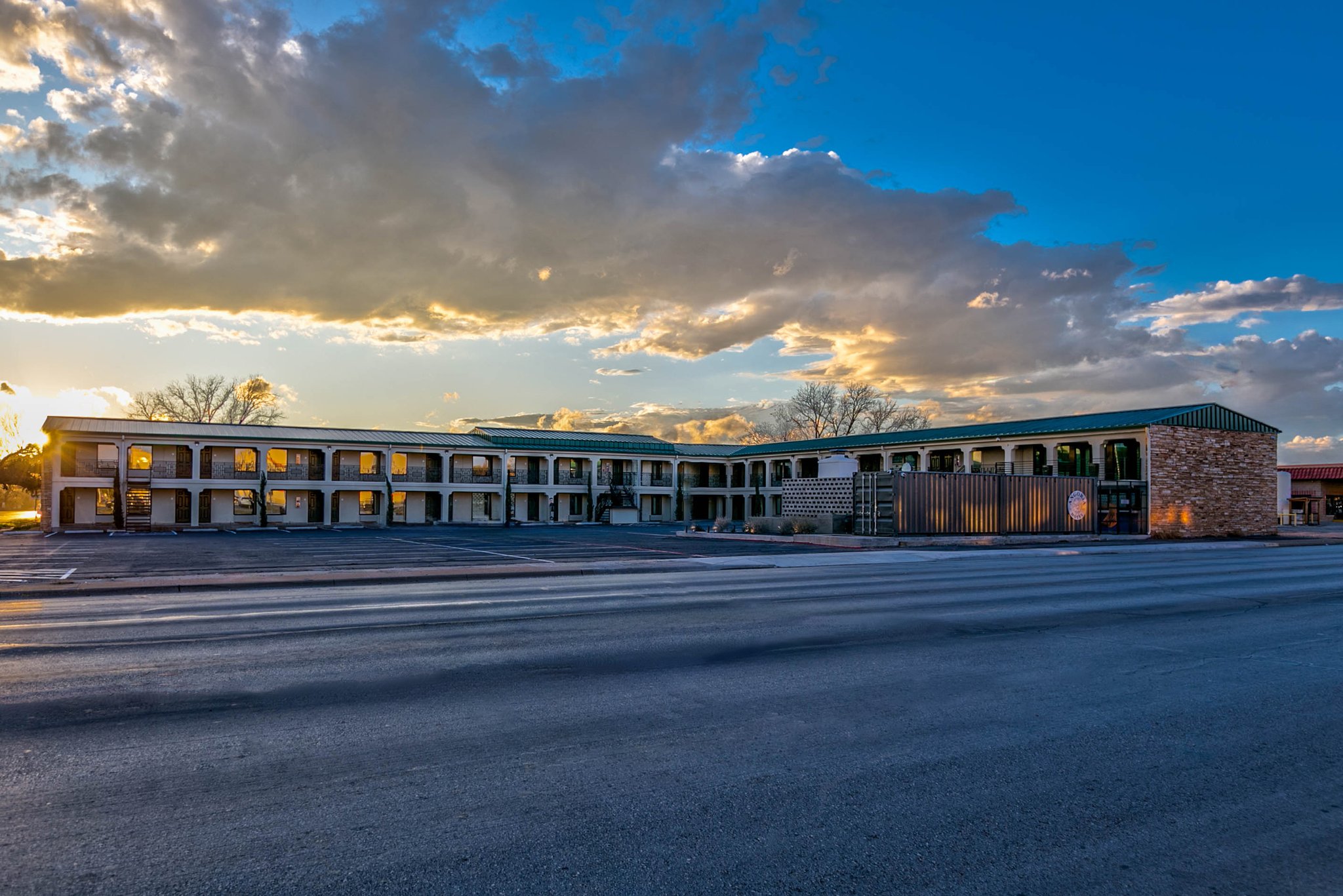 Exterior2_S
