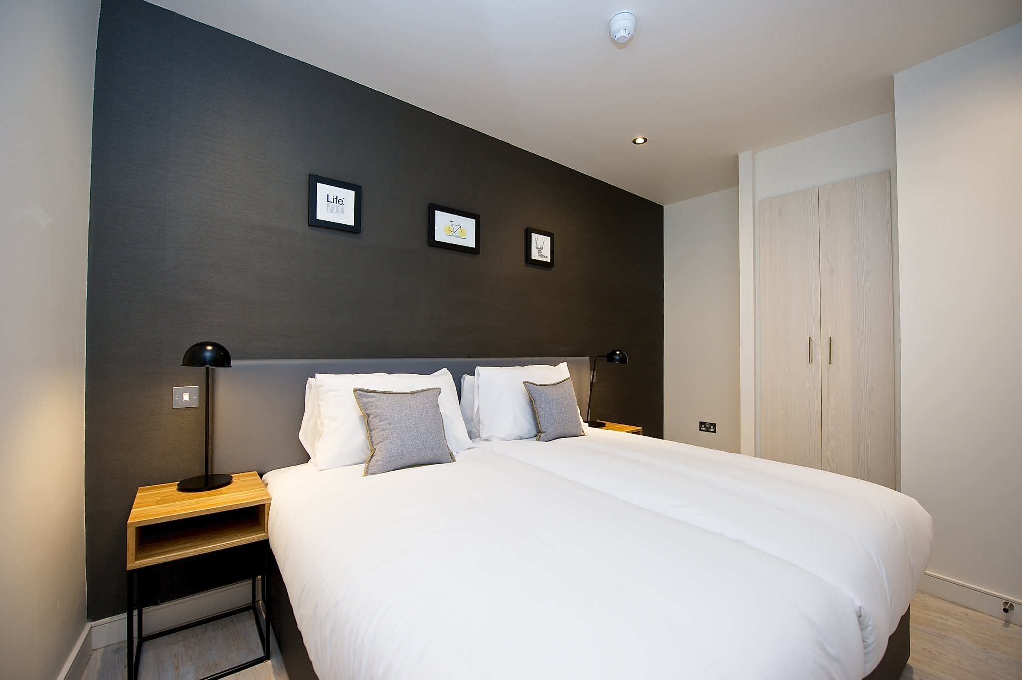 1_Bedroom_Apartment_-_Bedroom_S