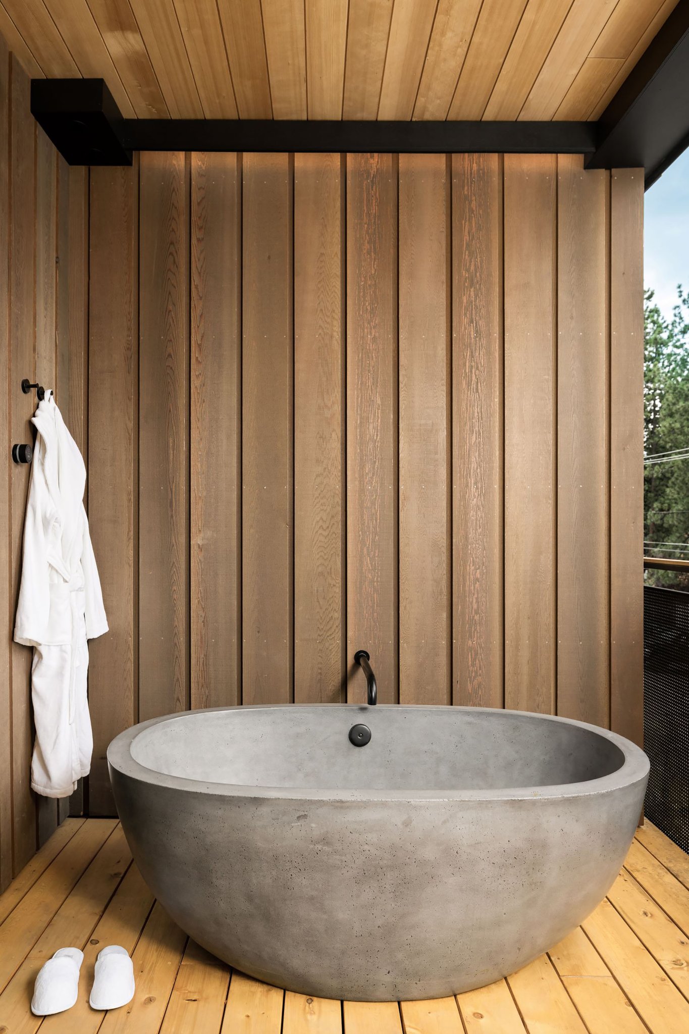 Alpine_Room_Deck_Tub_S