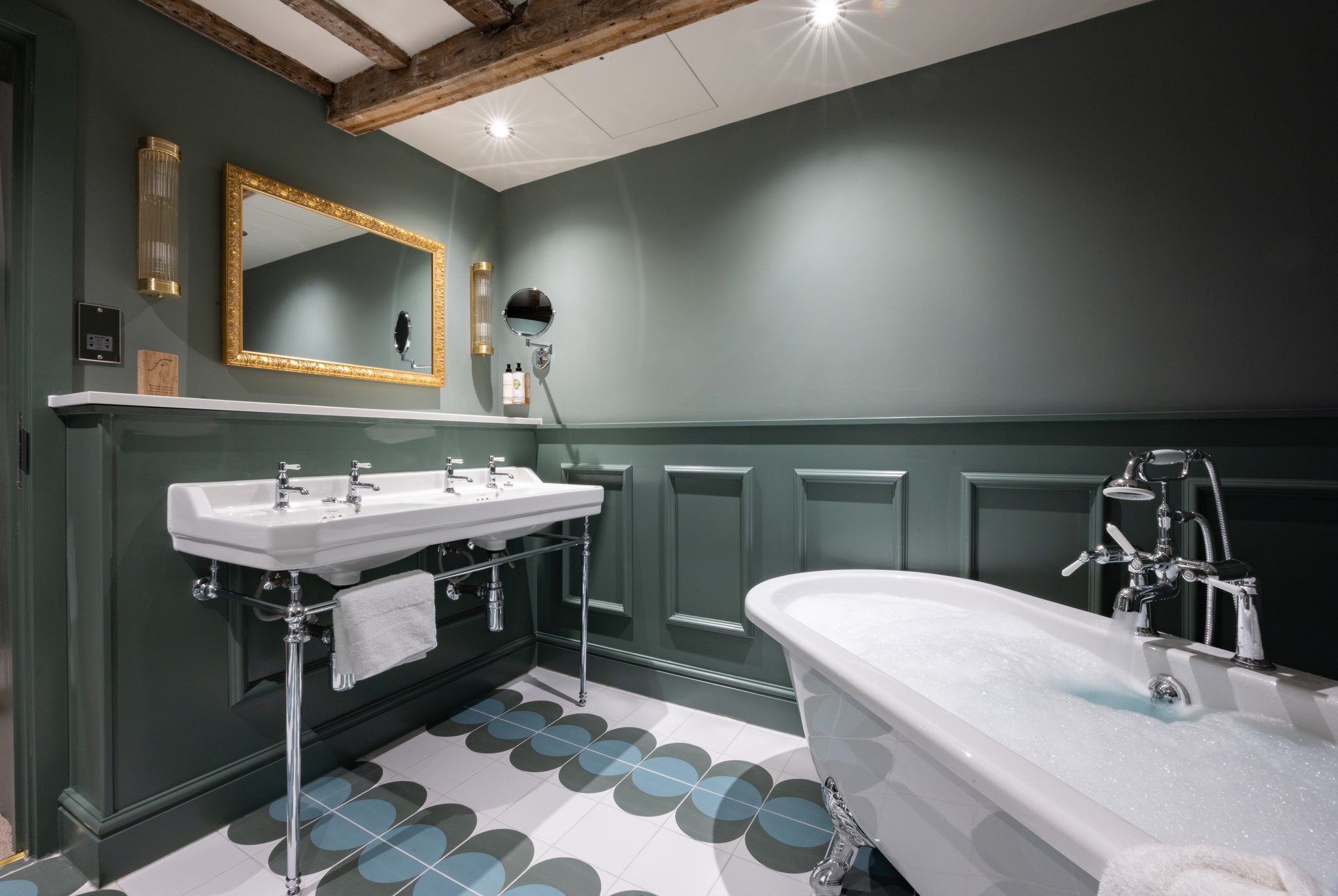 Grand_Bathroom2_S