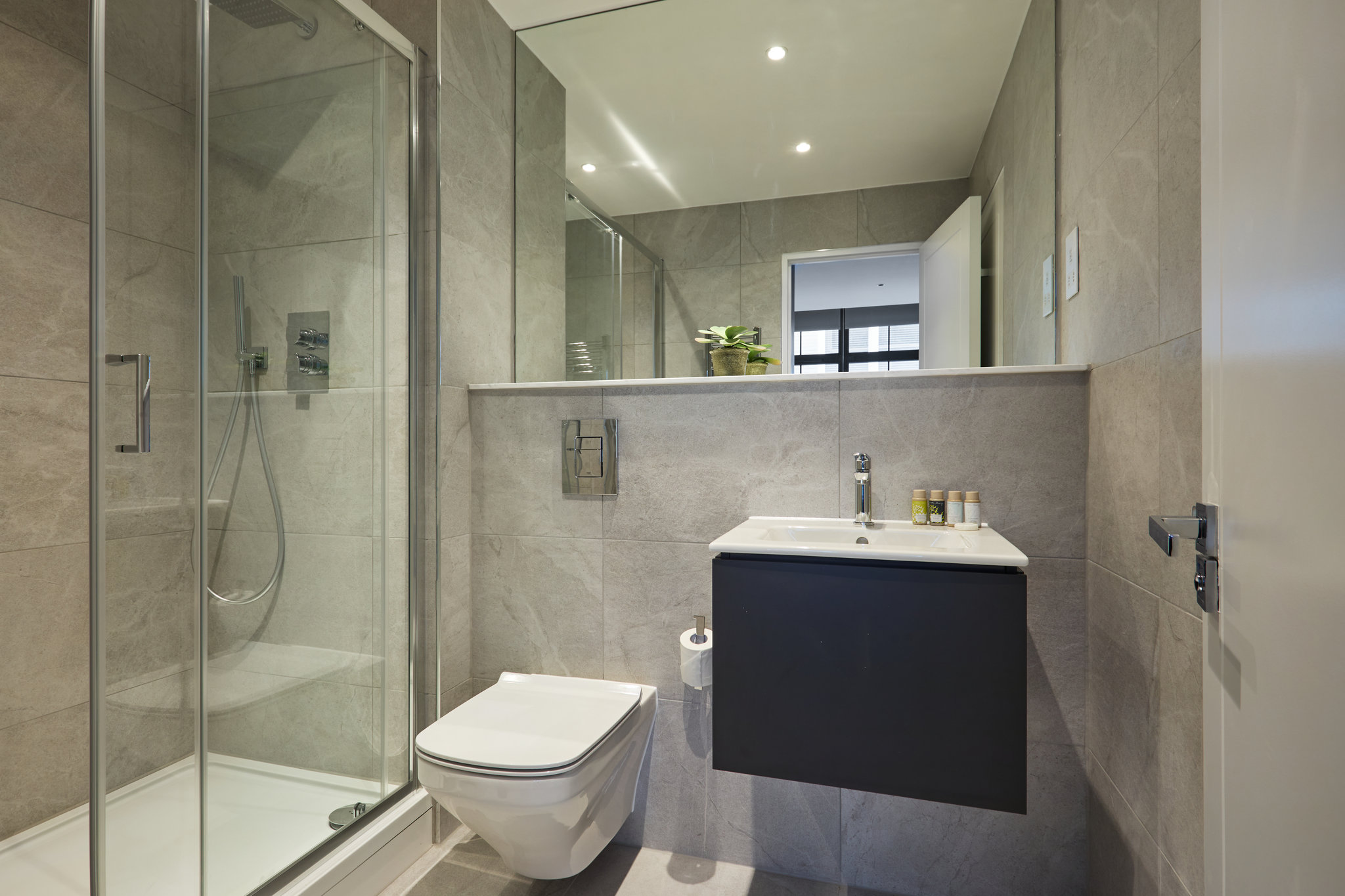Three_Bed_Apartment_Bathroom_S