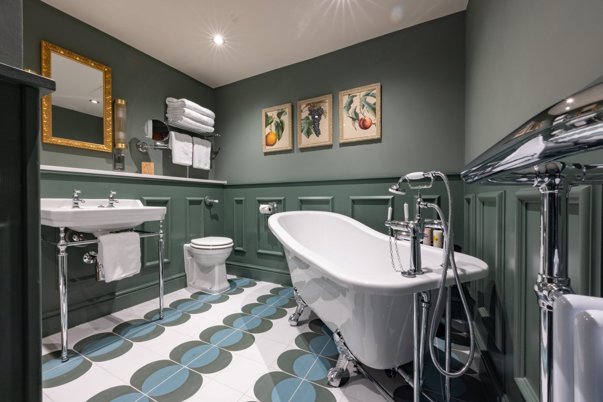 Luxe_Bathroom_S