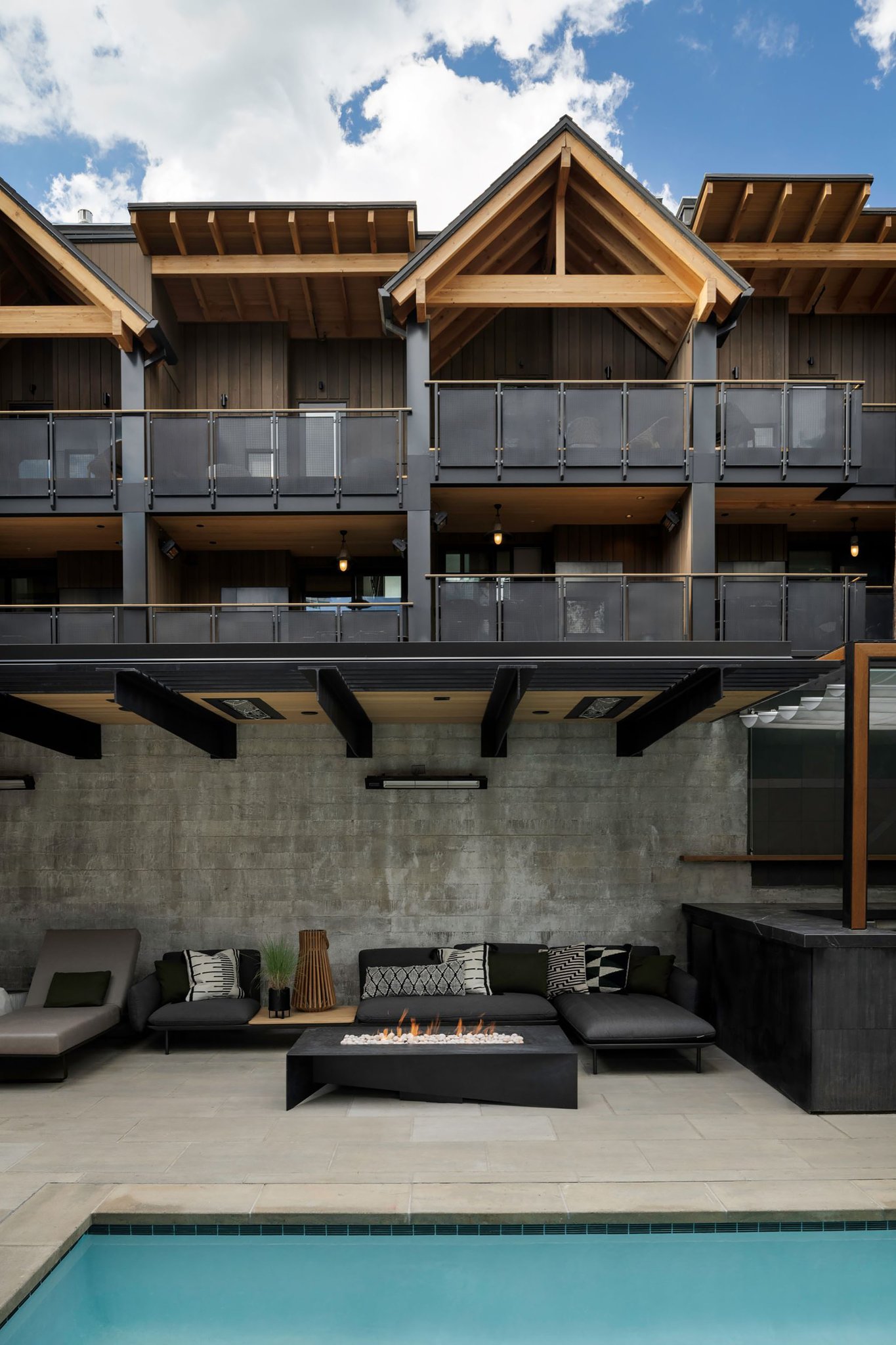 Outdoor_Pool_seating_S