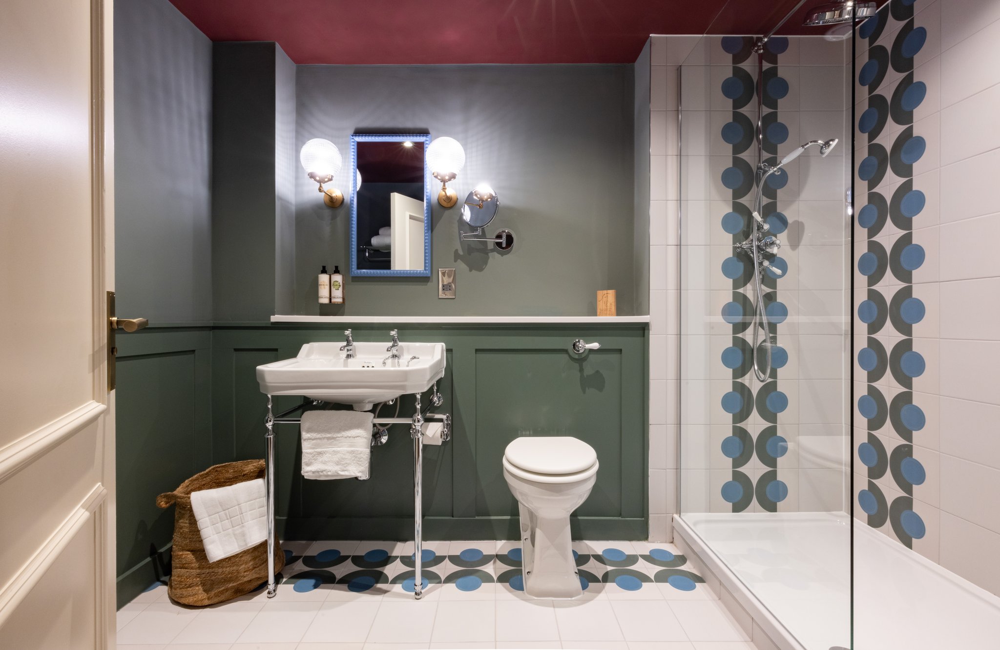 Really_Comfy_Bathroom_S