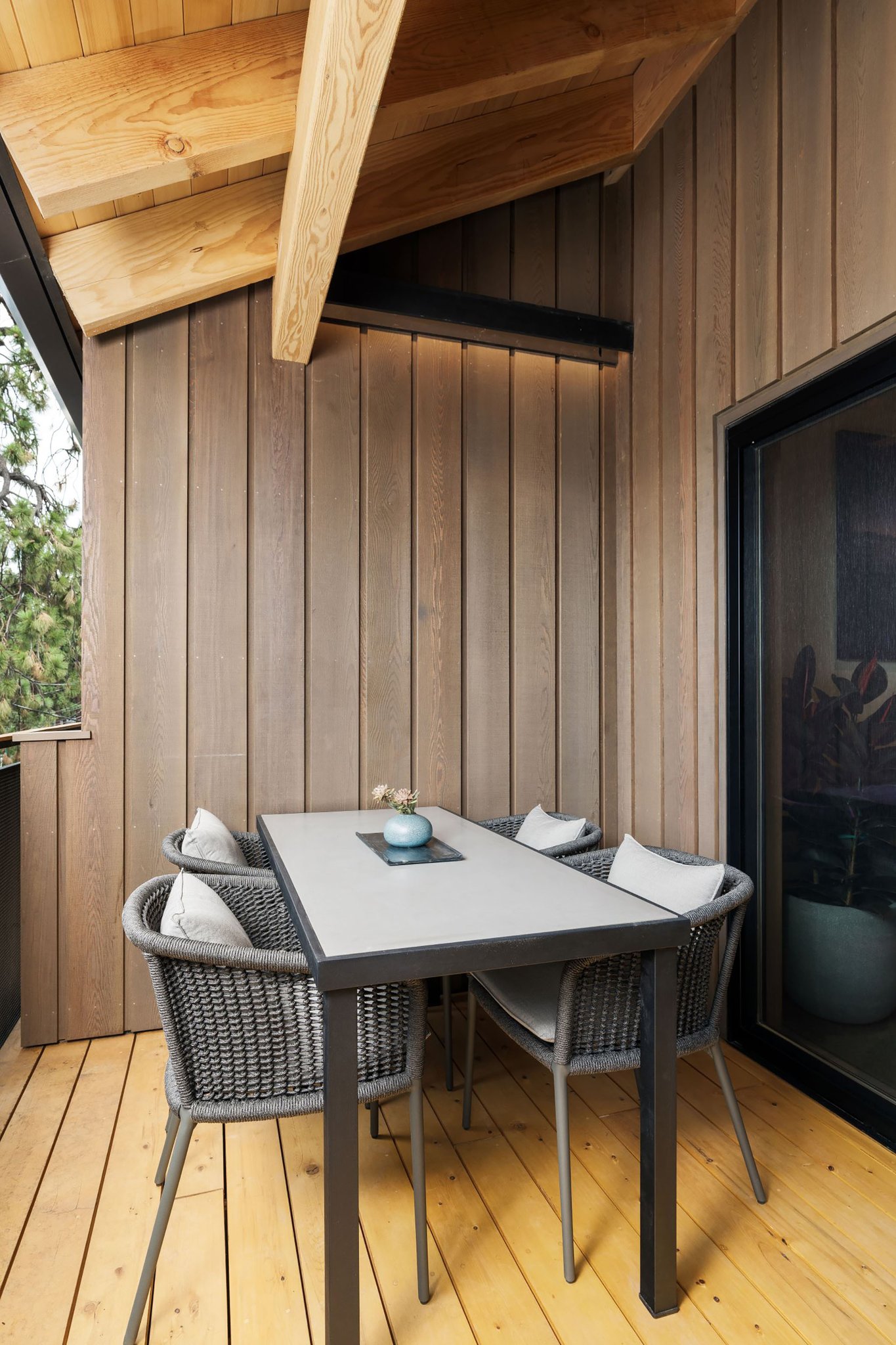 Granite_Suite_deck_seating_S