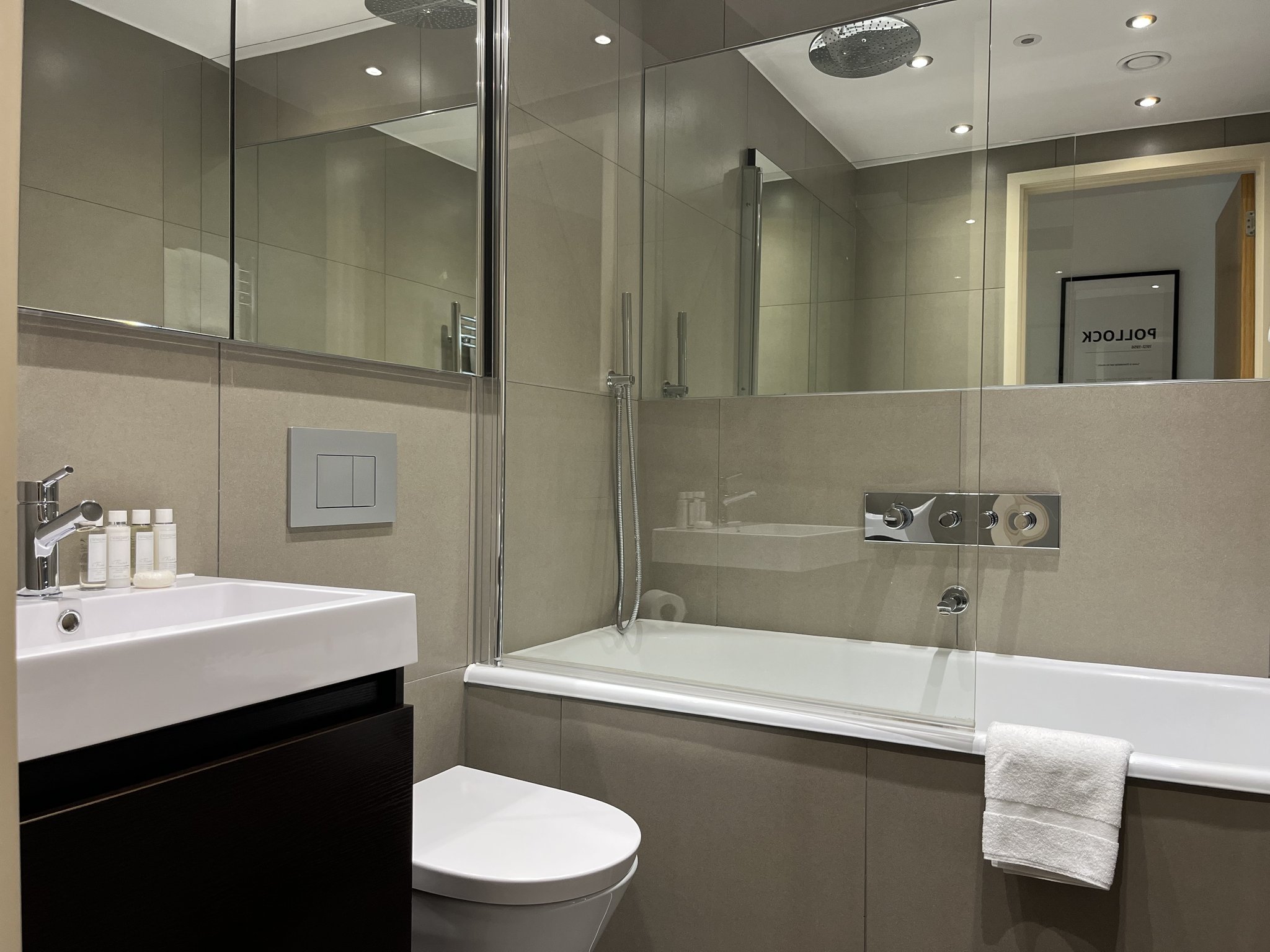 Three_Bed_Apartment_Bathroom_S