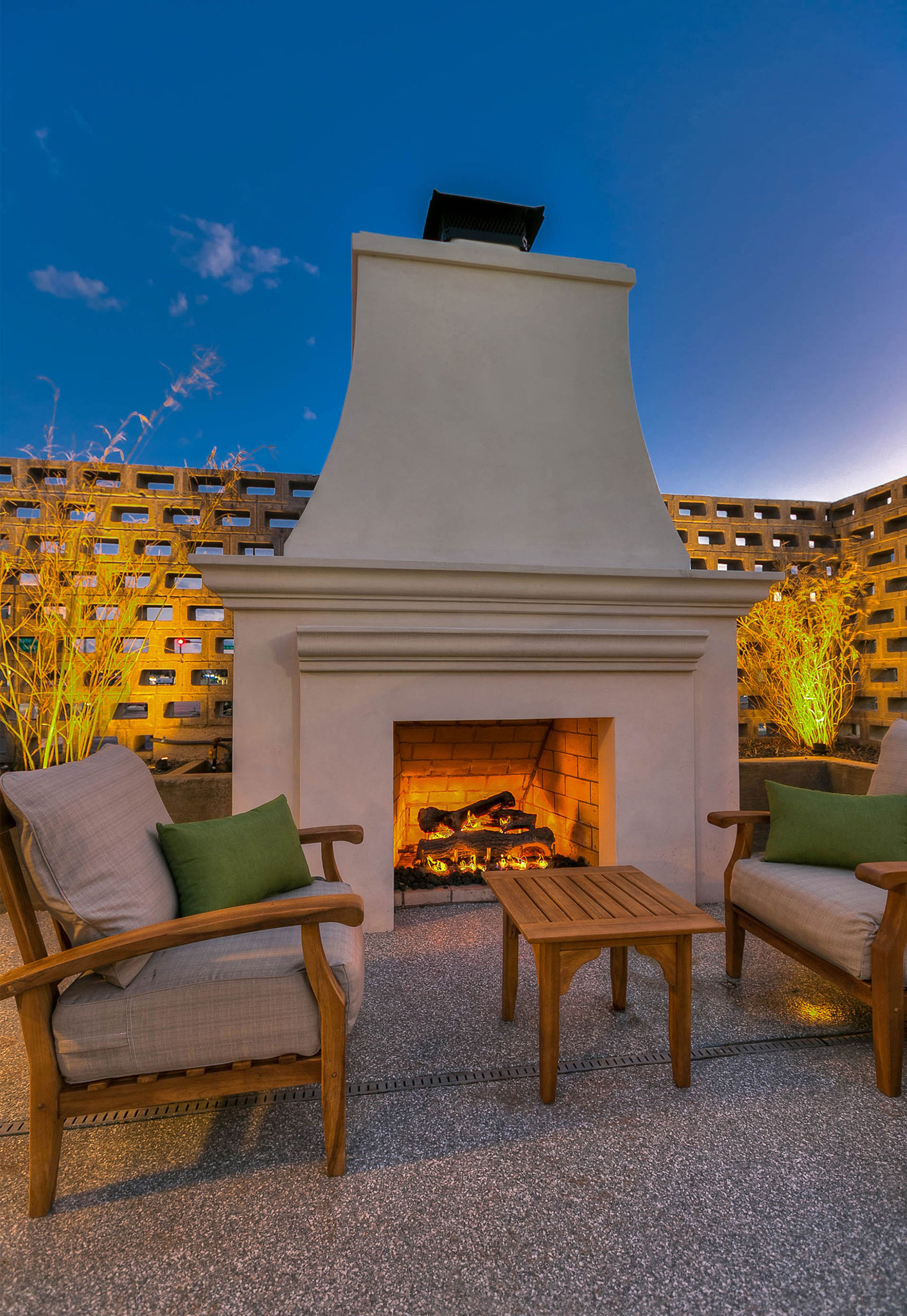 Outdoor-Pool-Lounge2_S