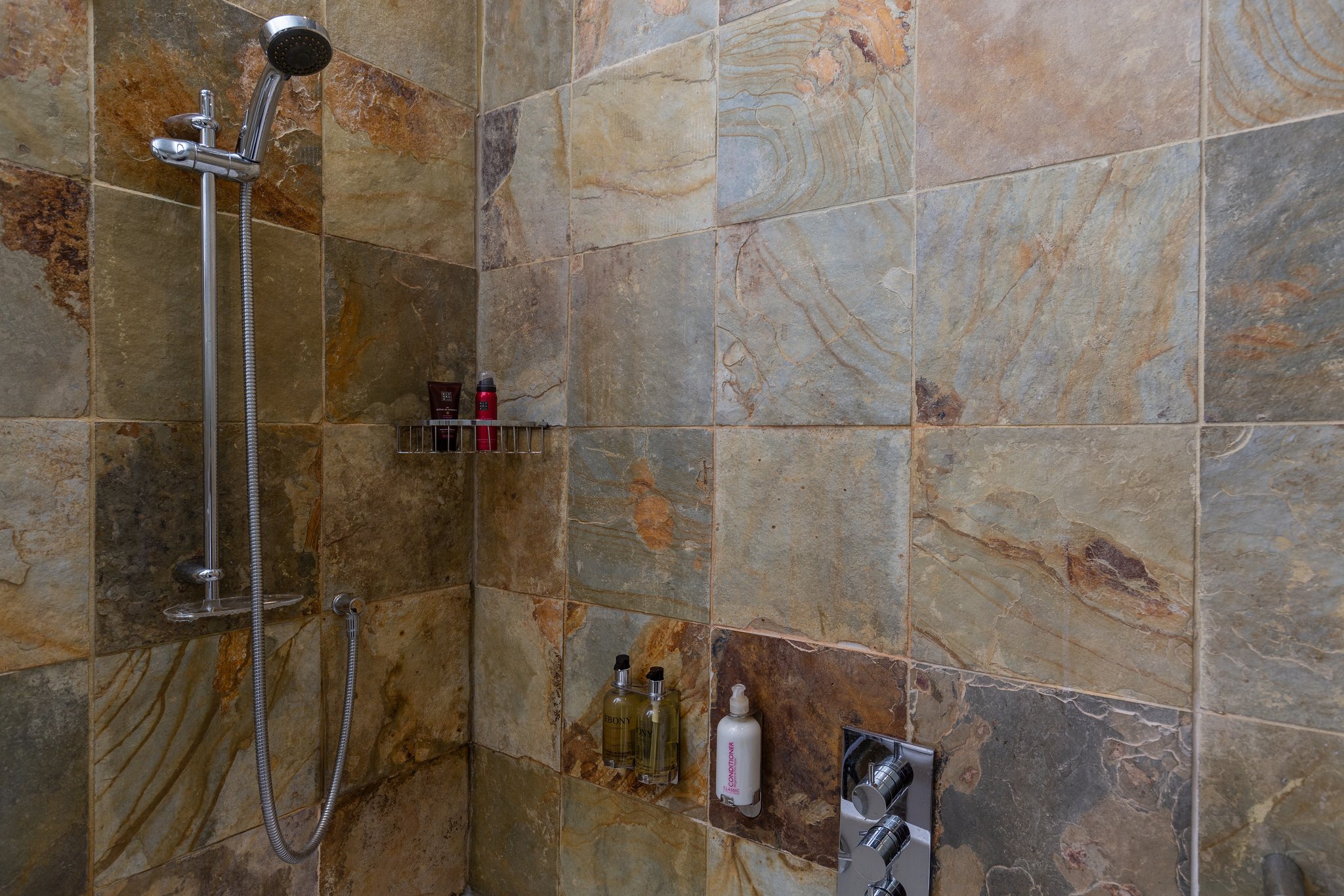The_Willows_Bathroom4_S