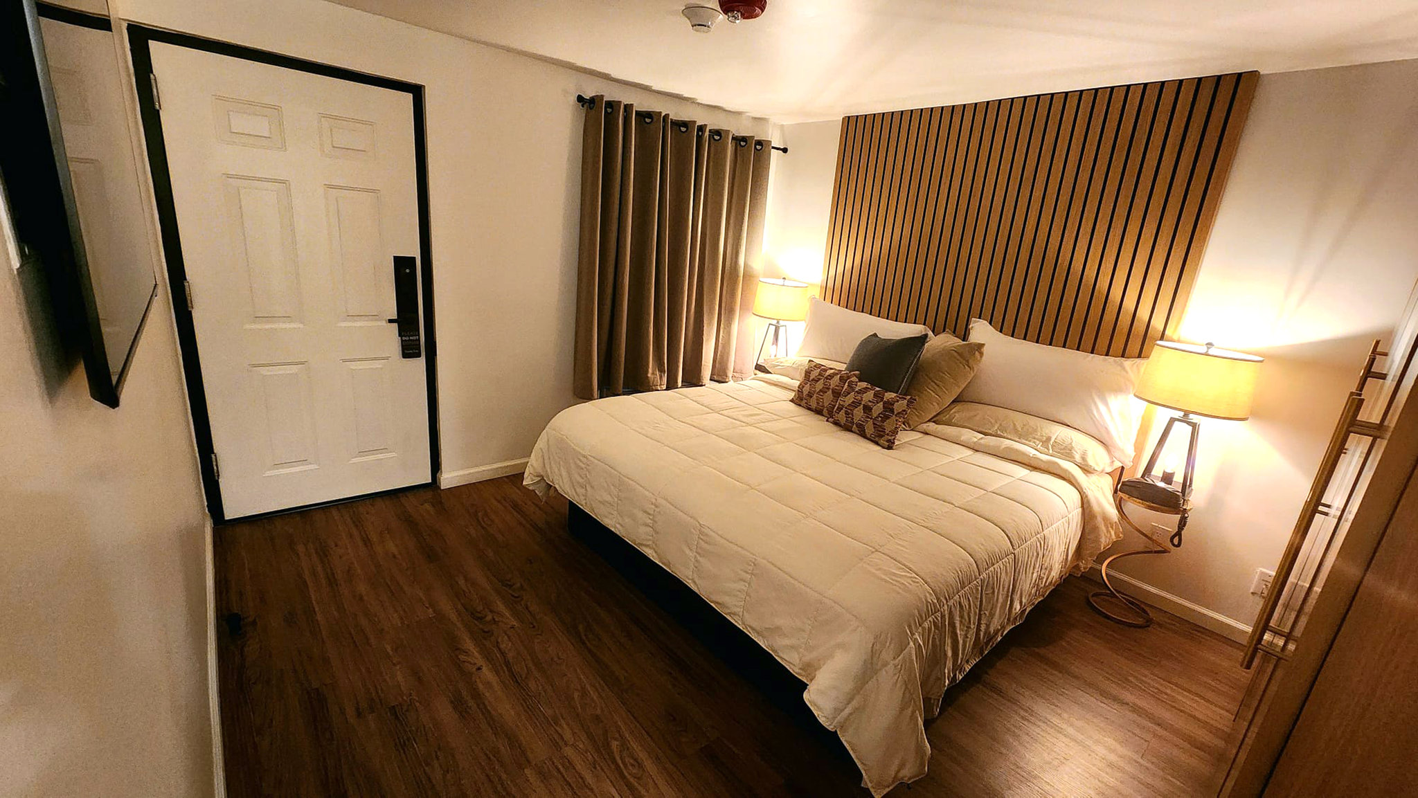 Accessible_Room_King_Bed_S