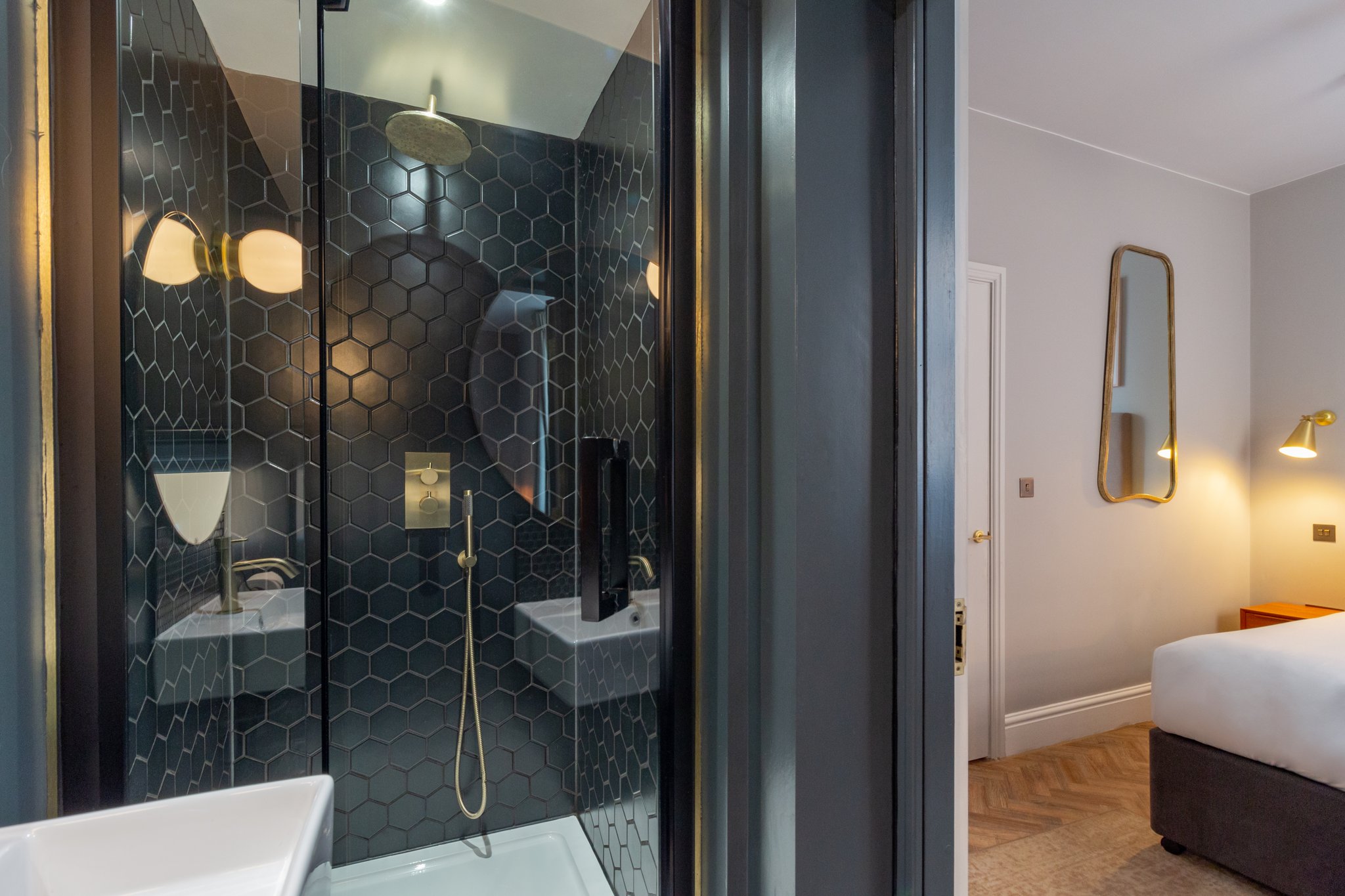 Two_Bed_Bunk_Apartment_Bathroom_En_Suite_S