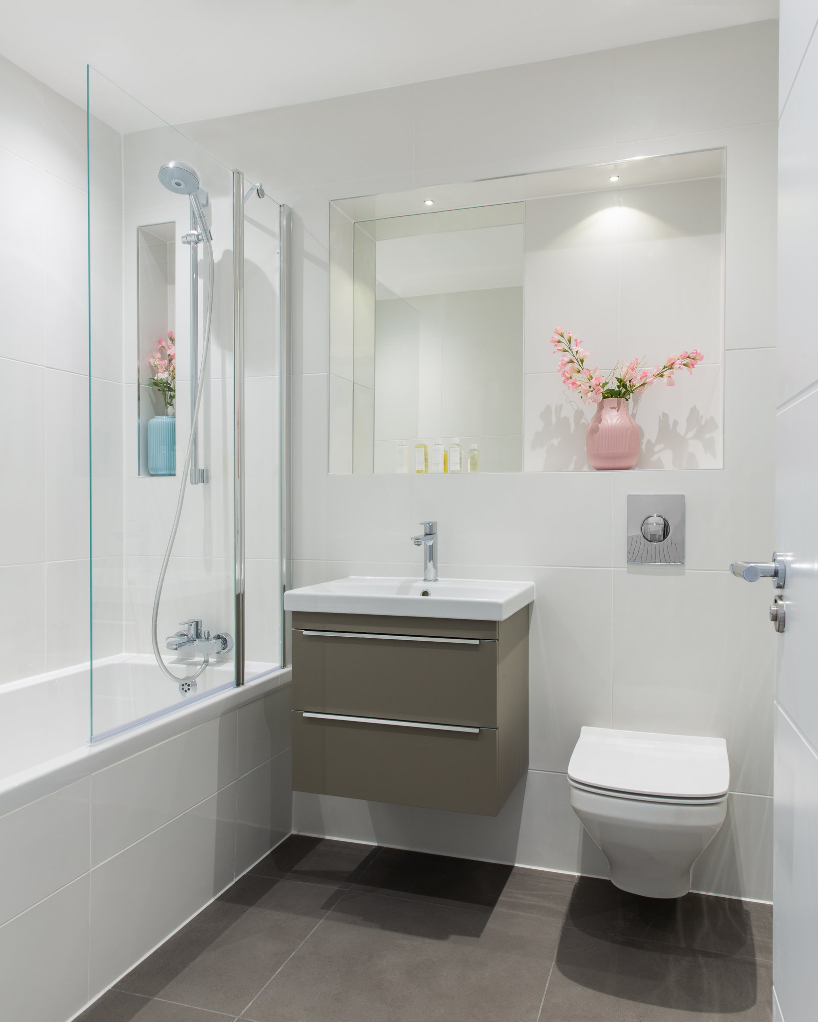 Two_Bed_Apartment_Bathroom2_S