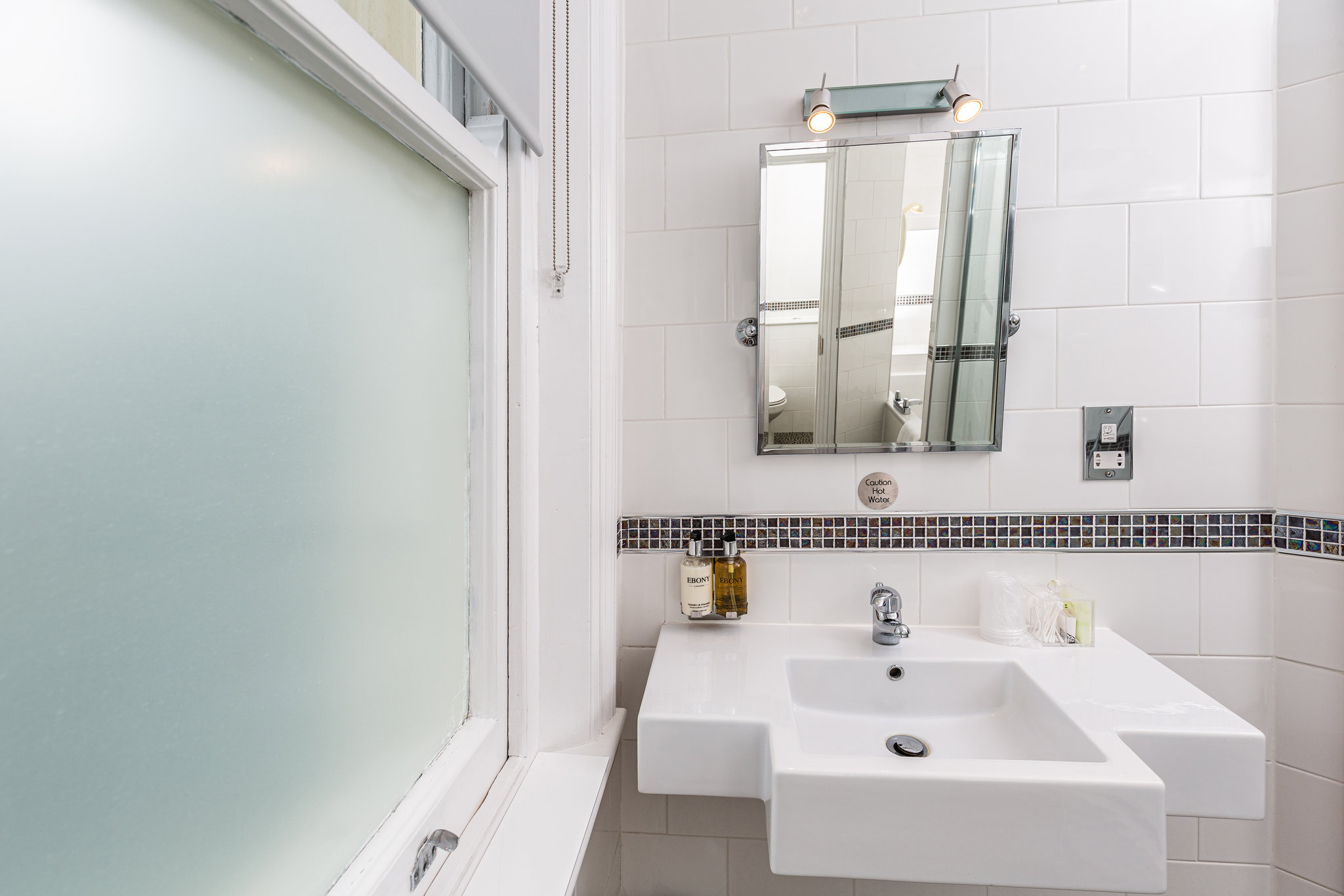 Hill_View_Suite_Bathroom4_S