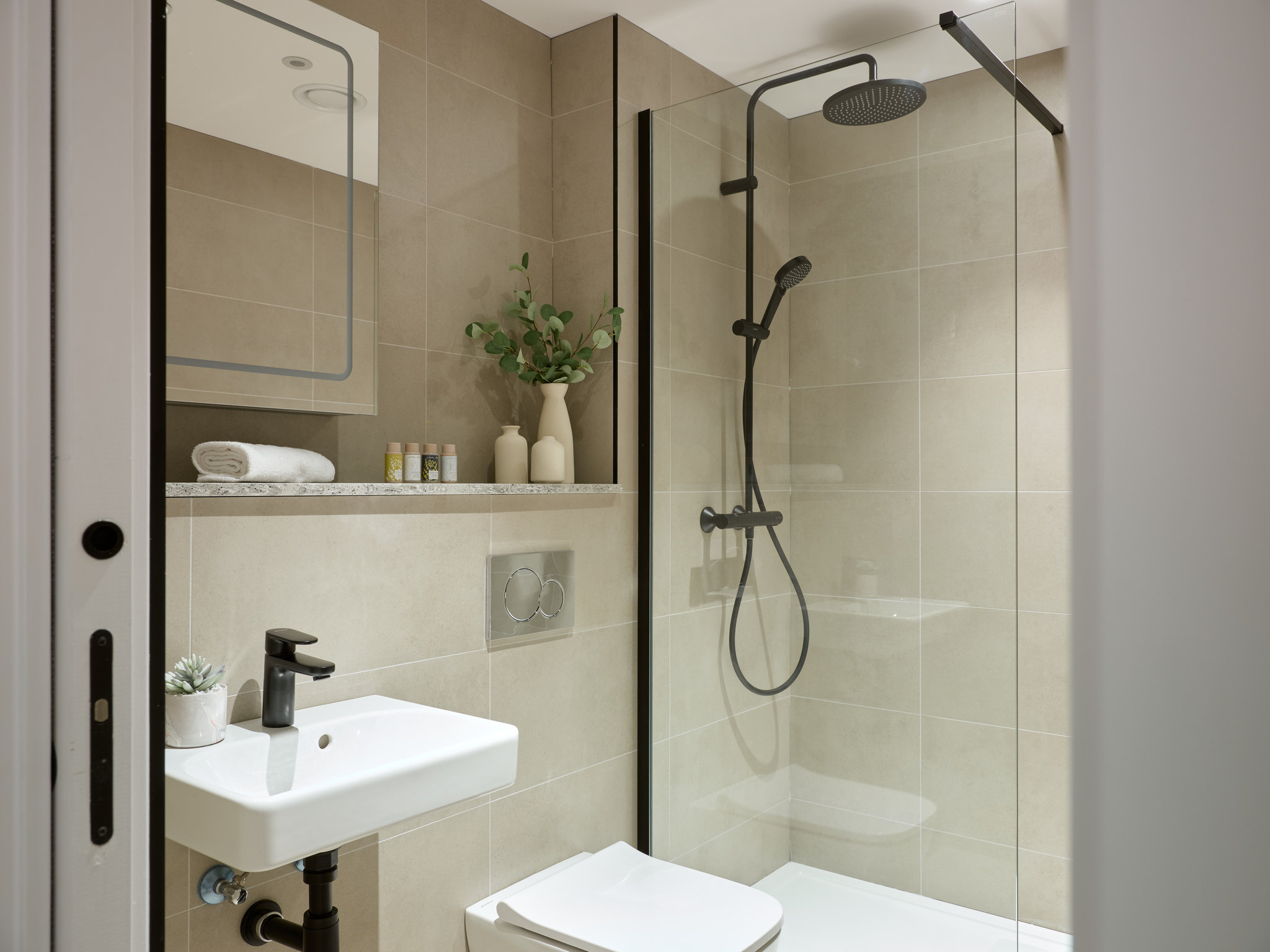 Studio_Apartment_Bathroom2_S