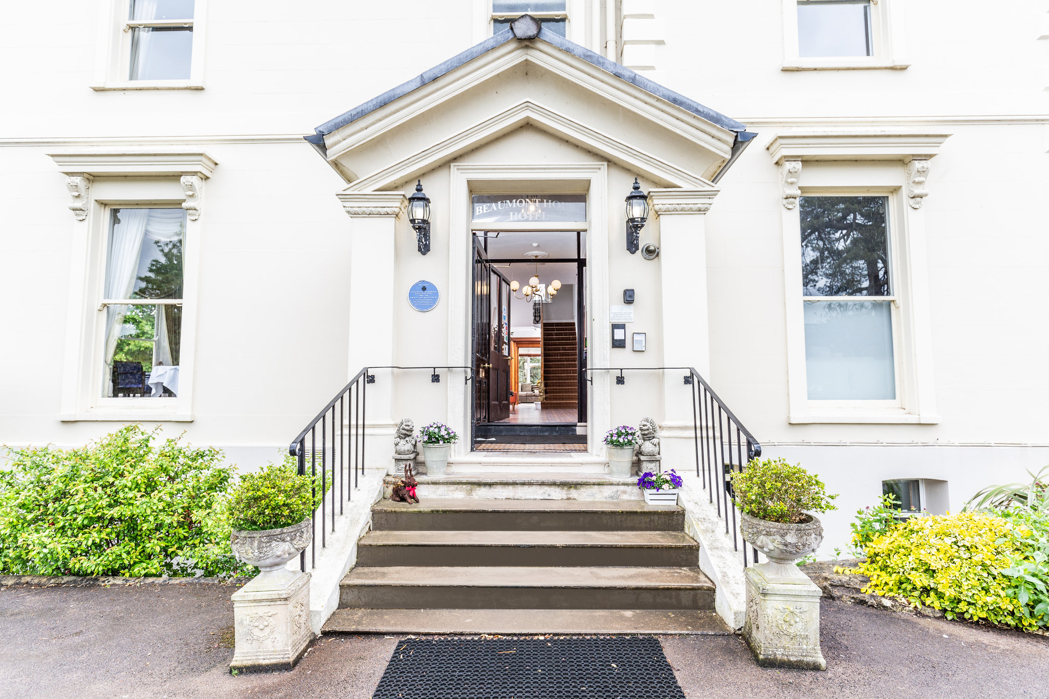 Hotel_Front_S