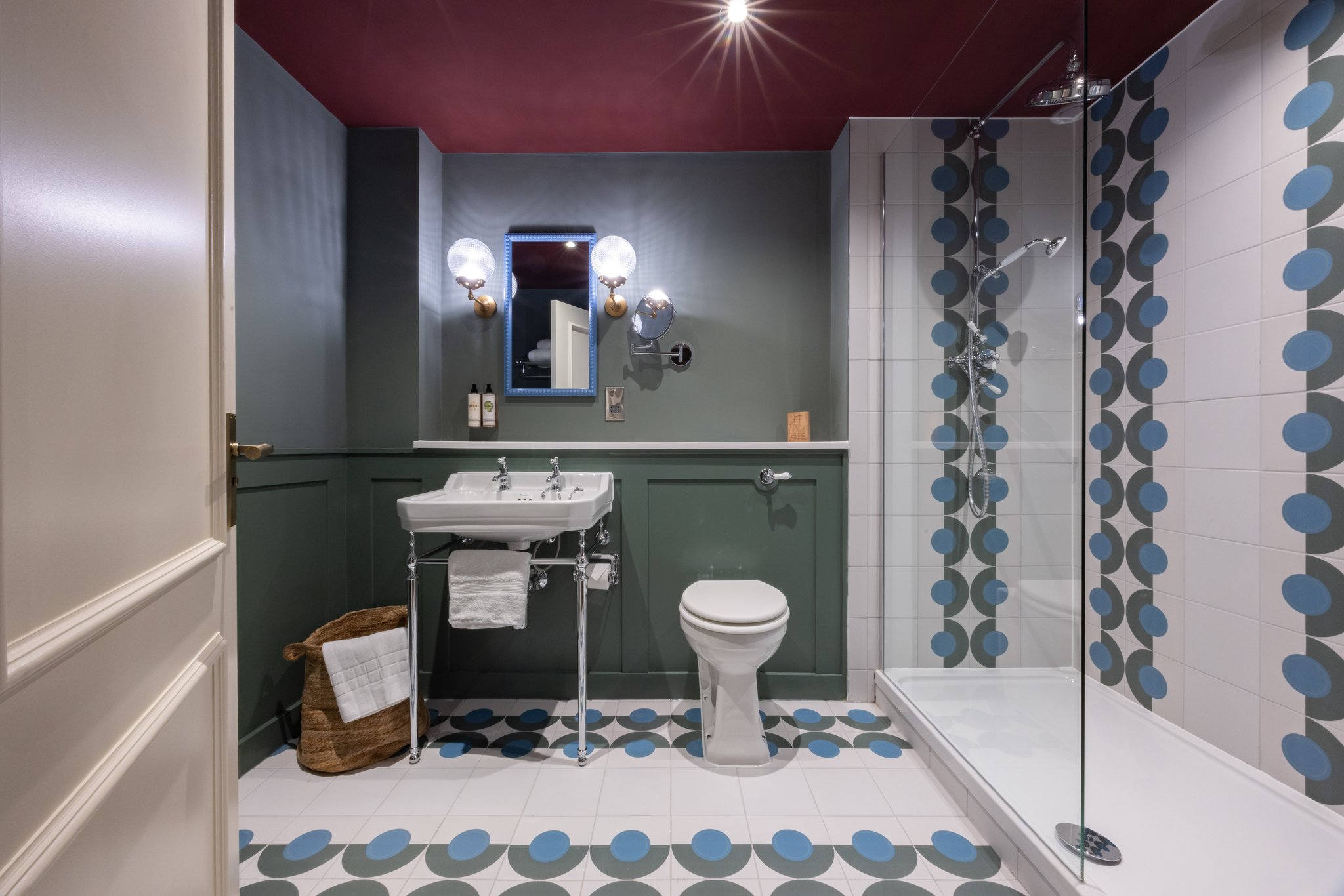 Interconnecting_Bathroom_S