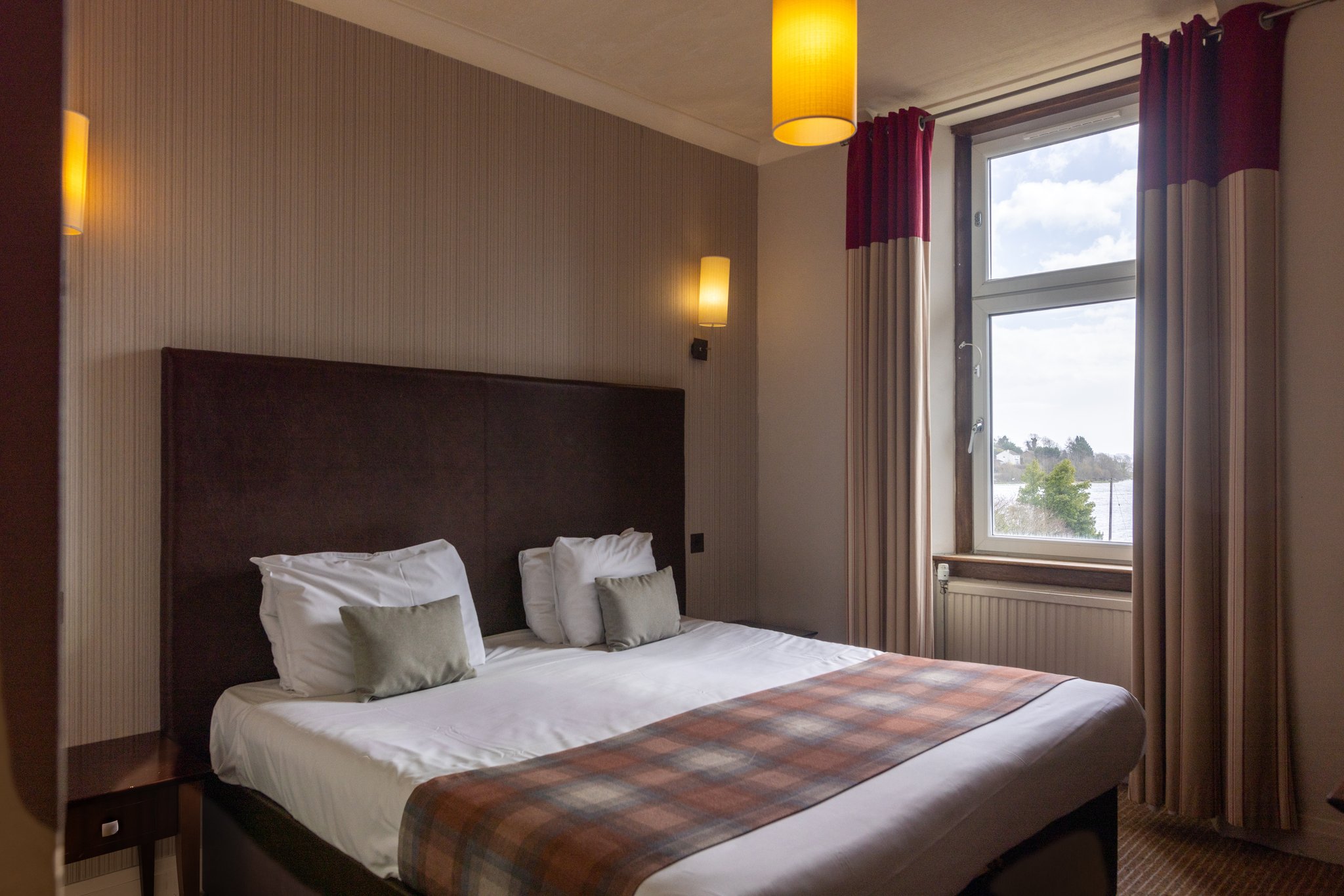 Premium_sea_view_double-king_bed_(3)_S