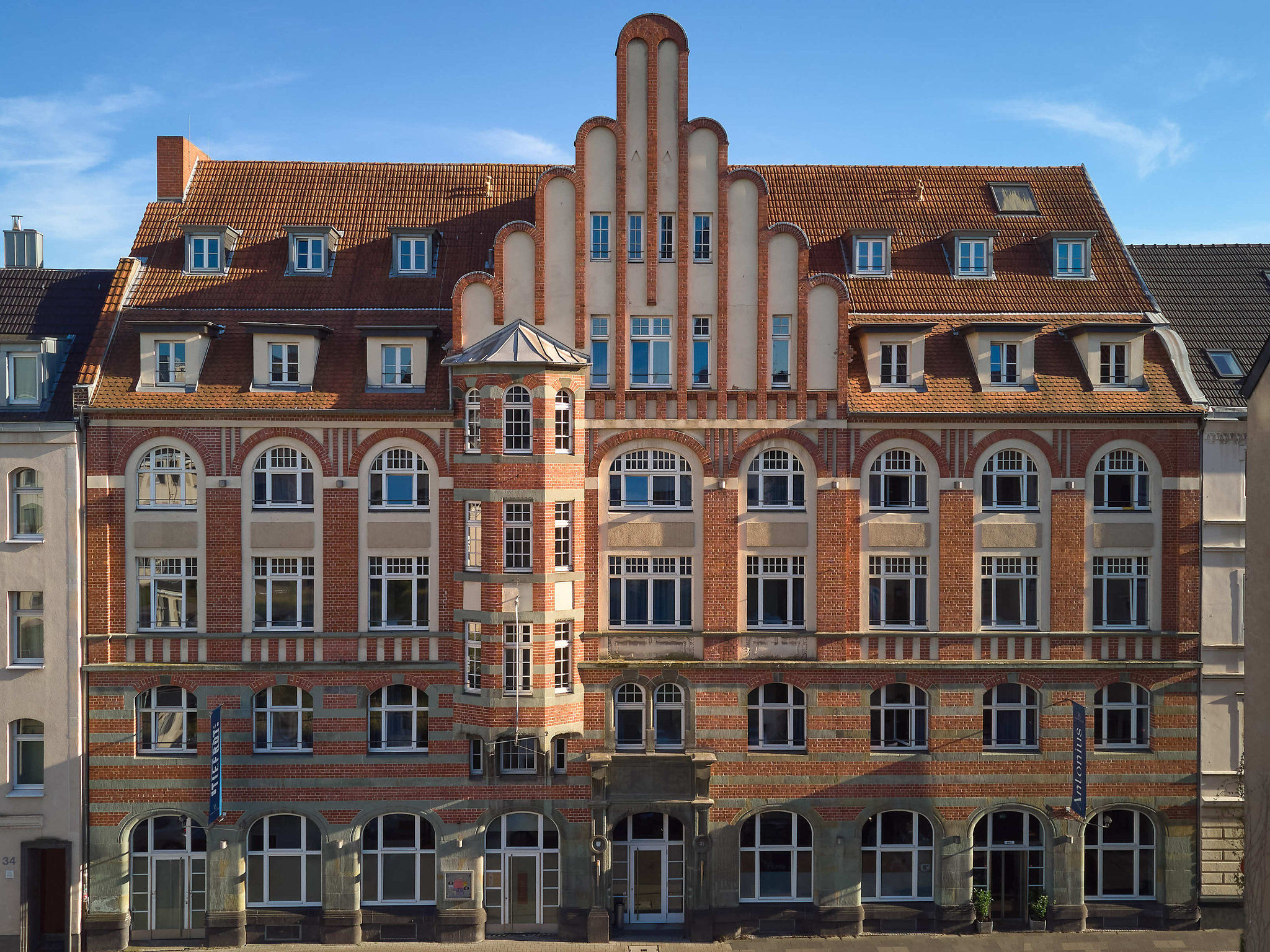 Exterior2_S