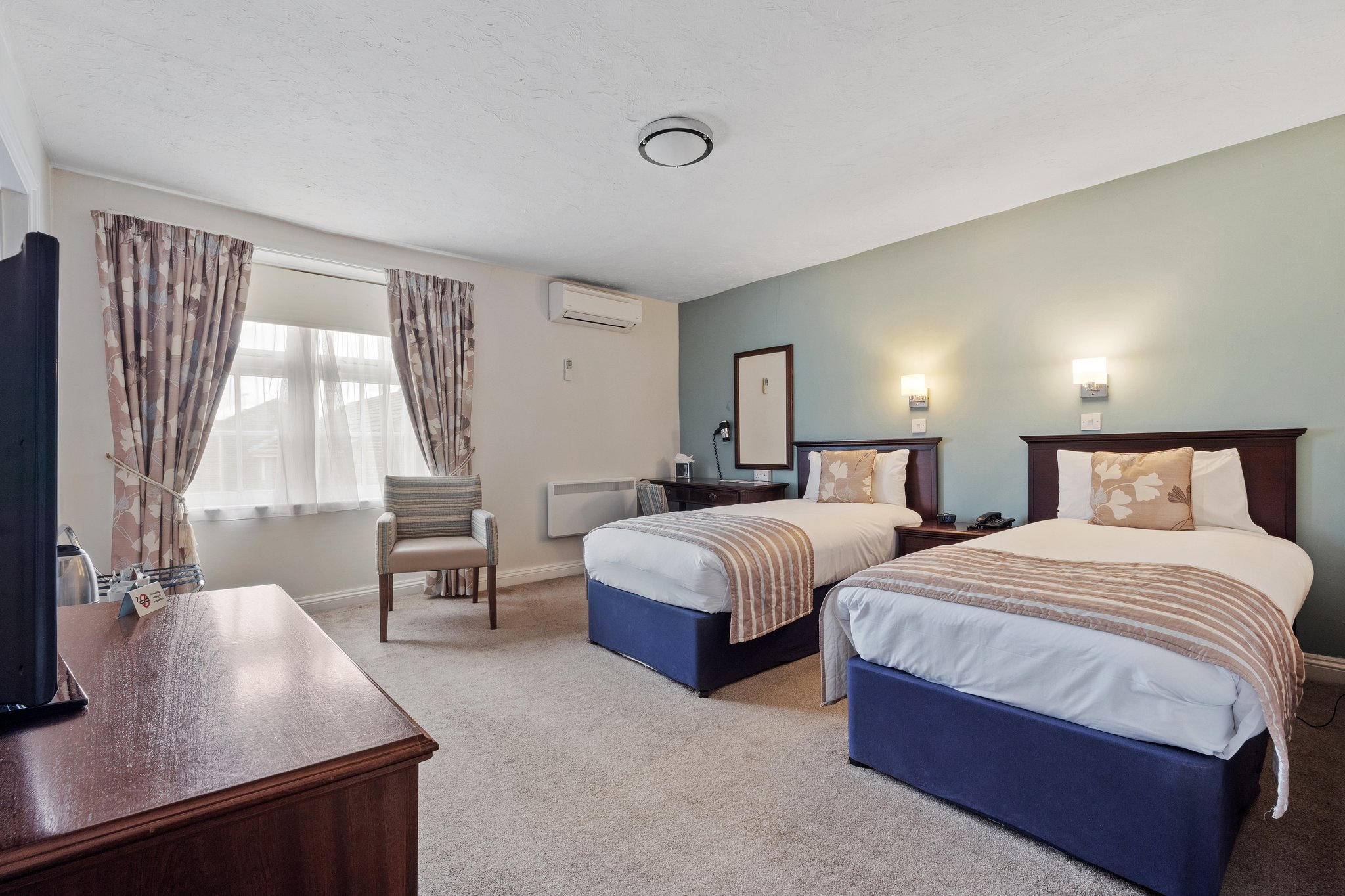 Standard_Twin_Bedroom_S