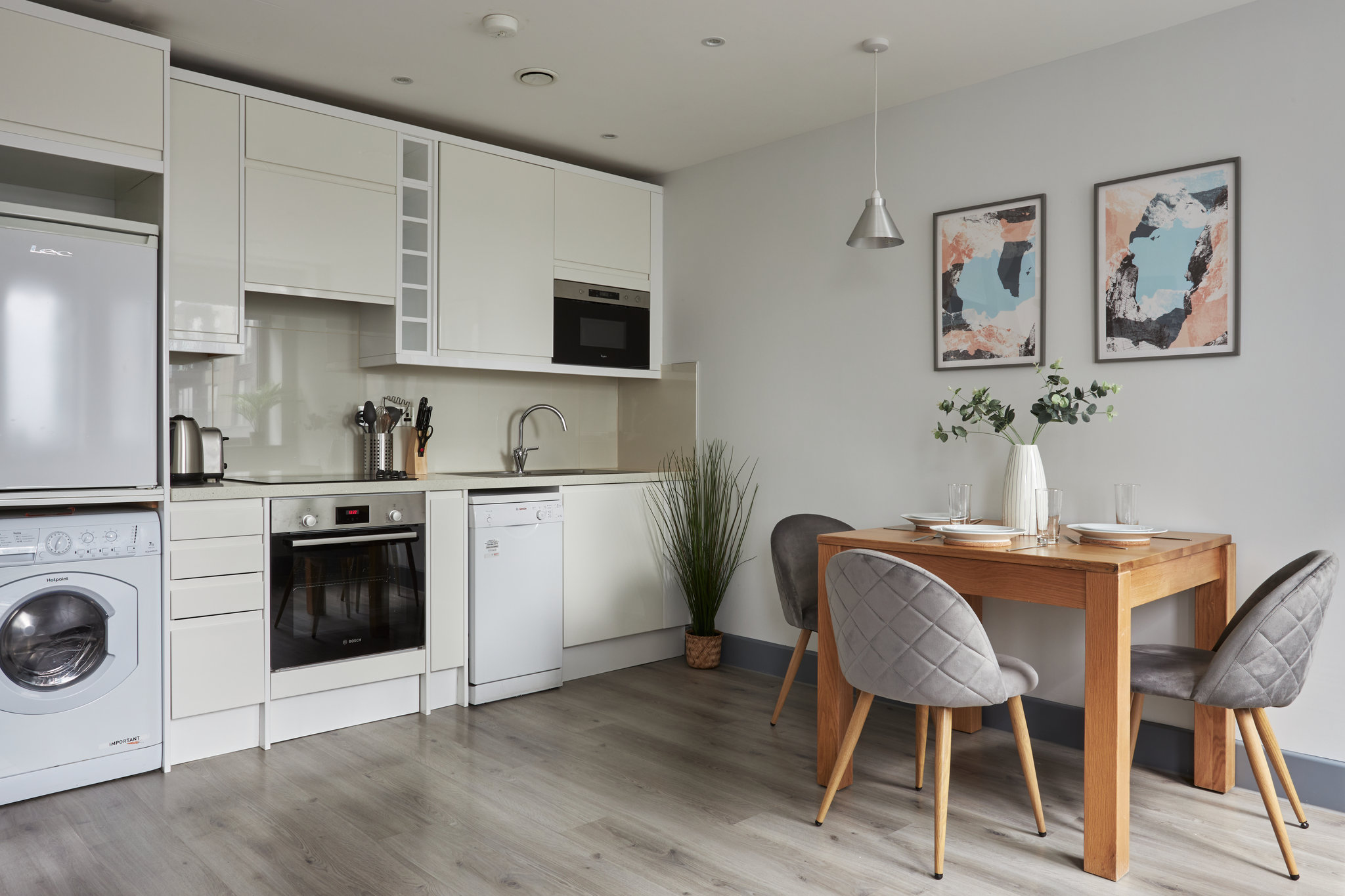One_Bed_Apartment_Kitchen_S