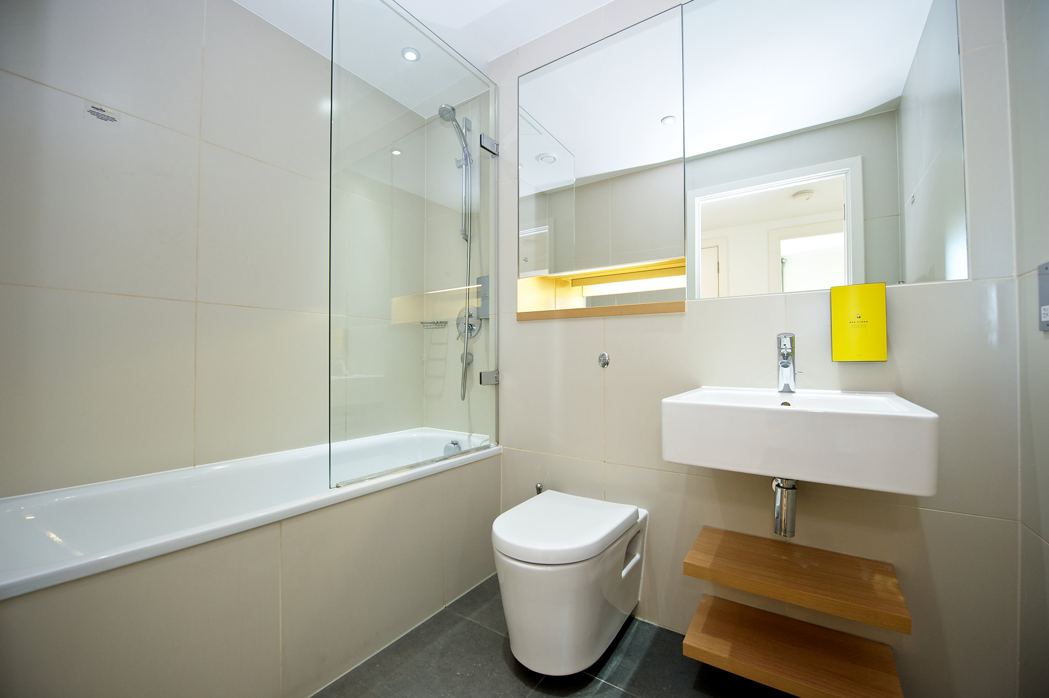 2Bedroom_apartment_bathroom2_S