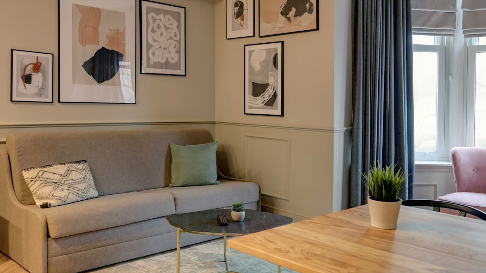 One_Bed_Deluxe_Lounge_S