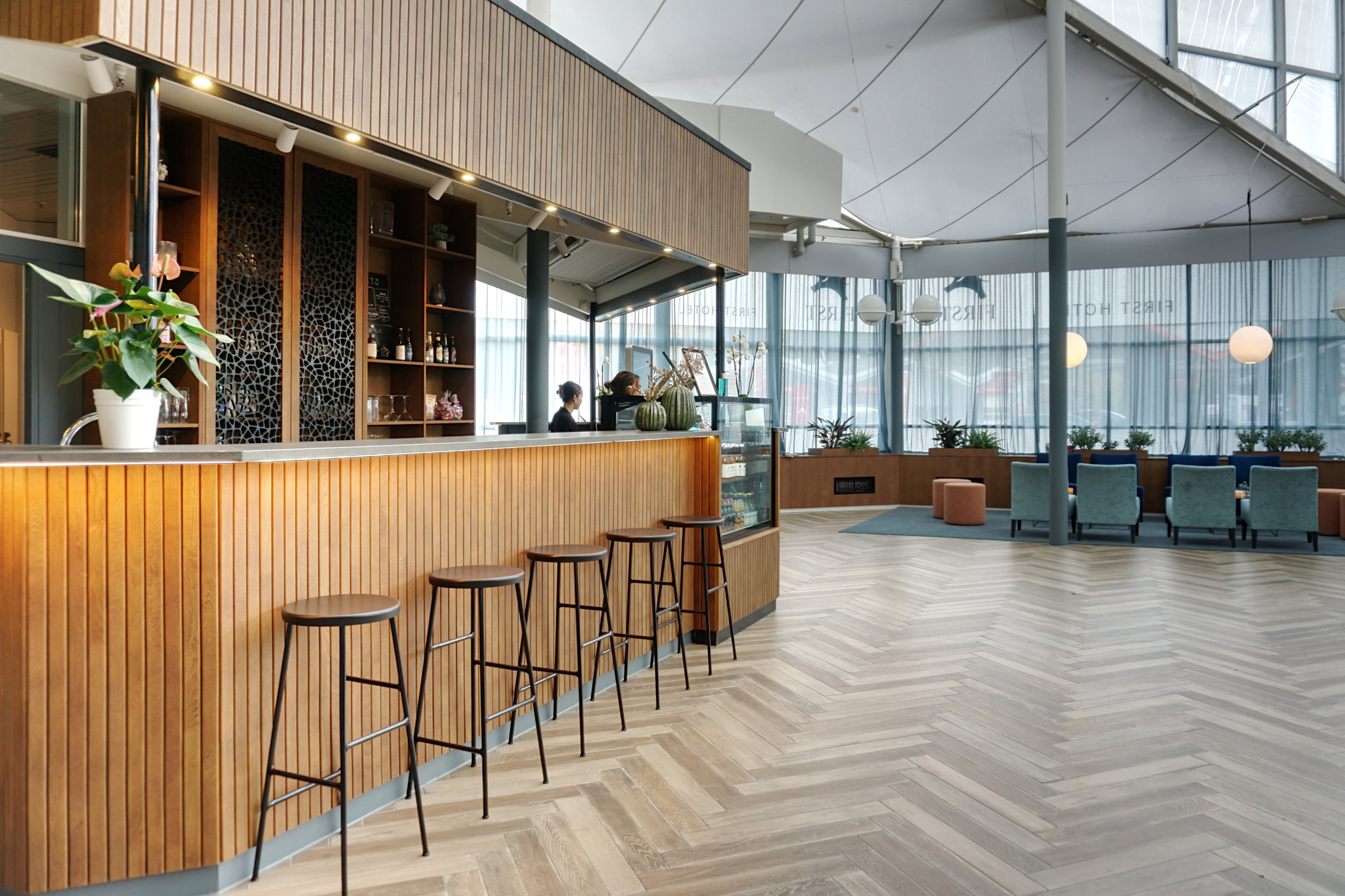 Reception-10_S