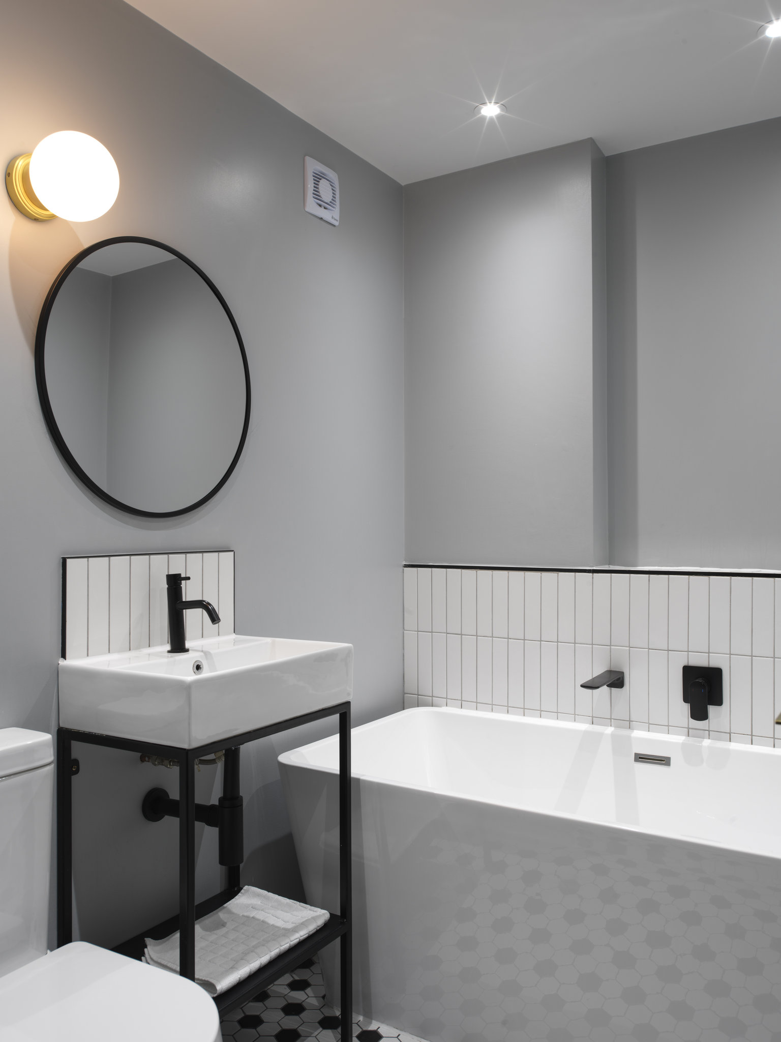 Two_bed_Apartment_bathroom2_S
