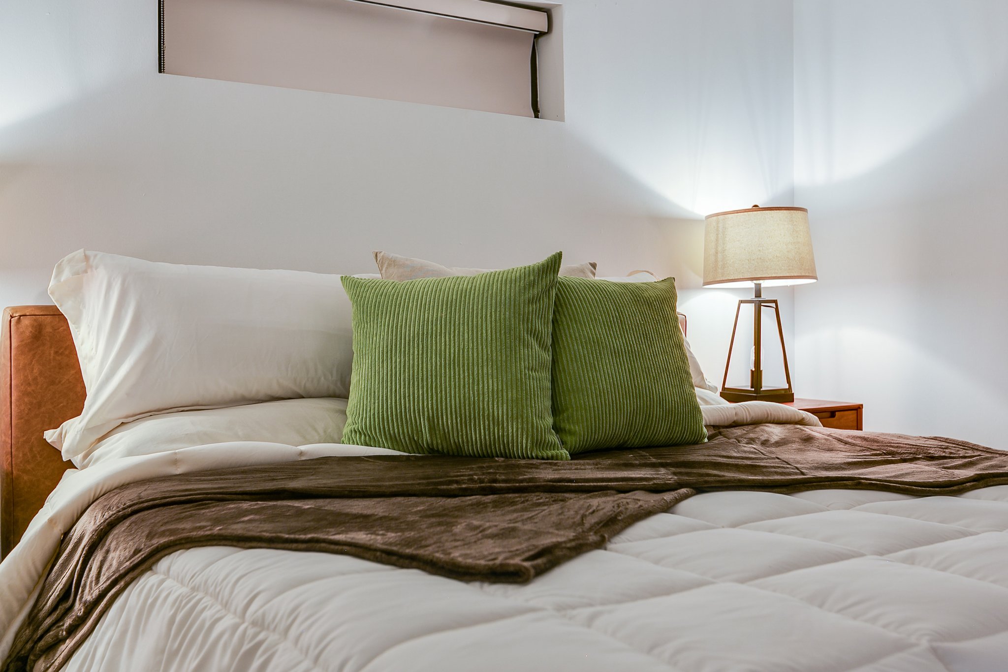 One_Bed_Apartment_King_Bed2_S