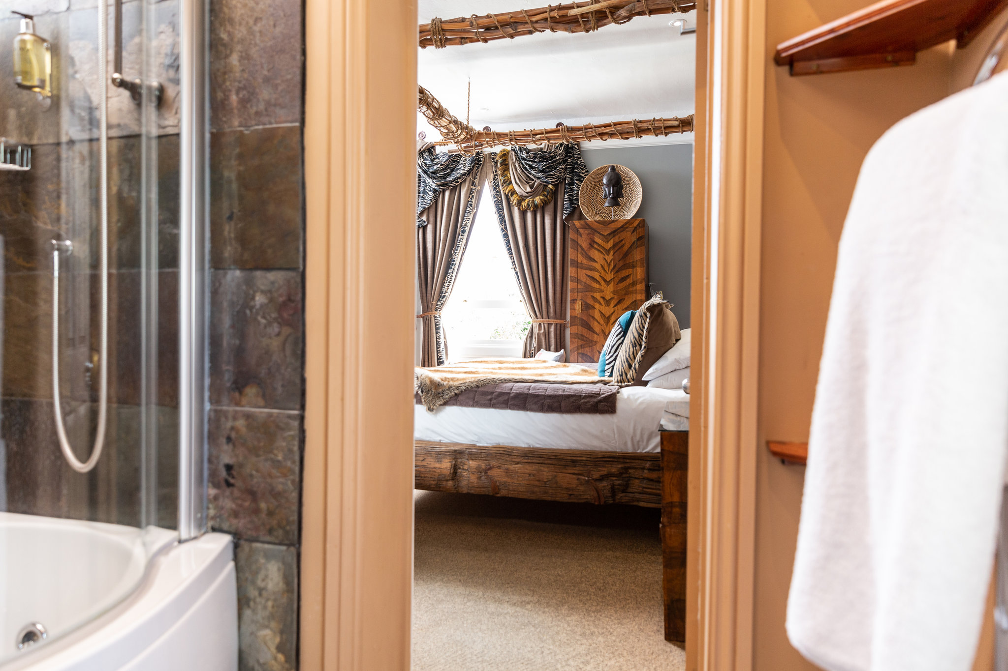Out_of_Africa_Bathroom_S