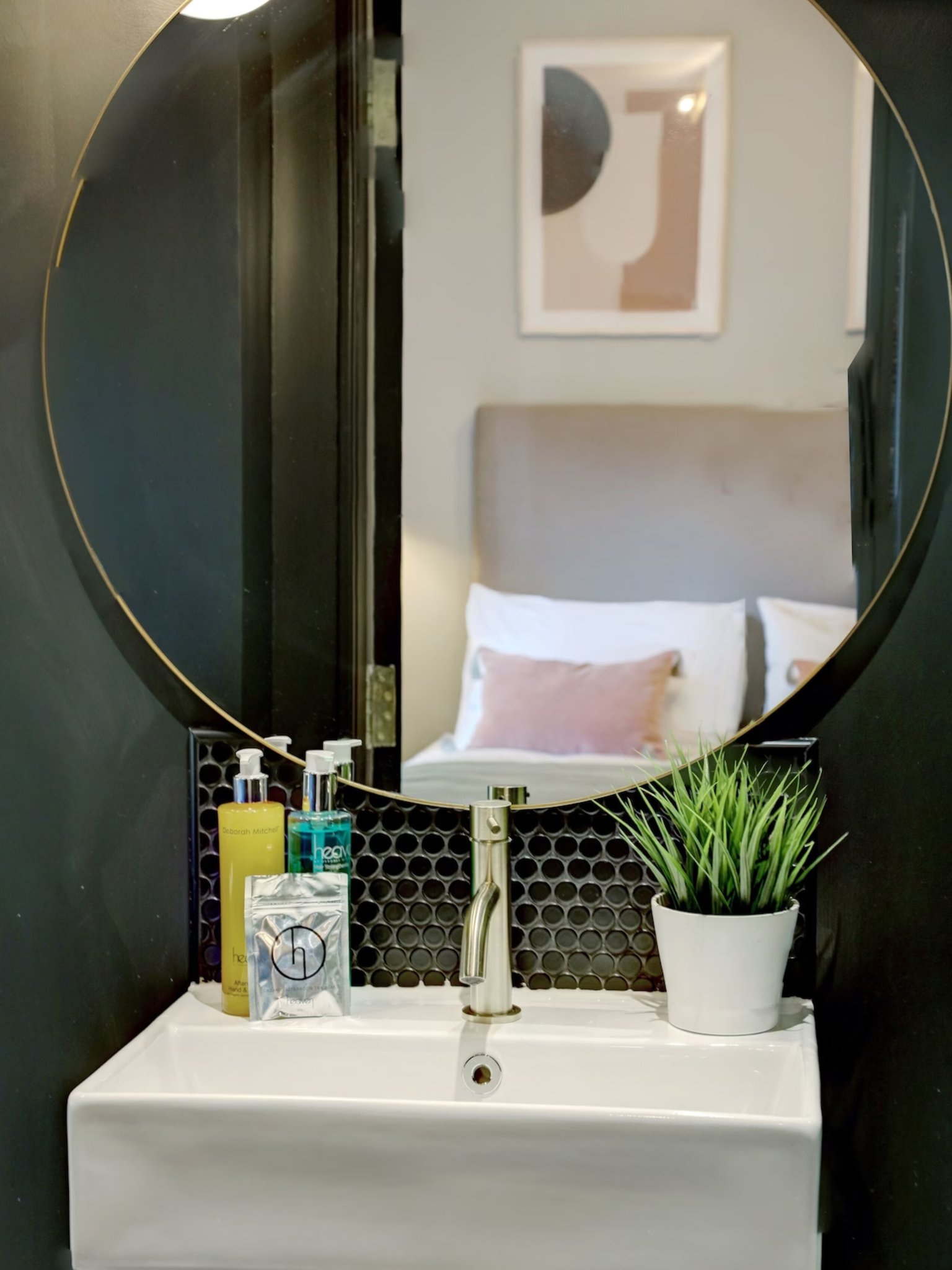 One_Bed_Apartment_Bathroom_S