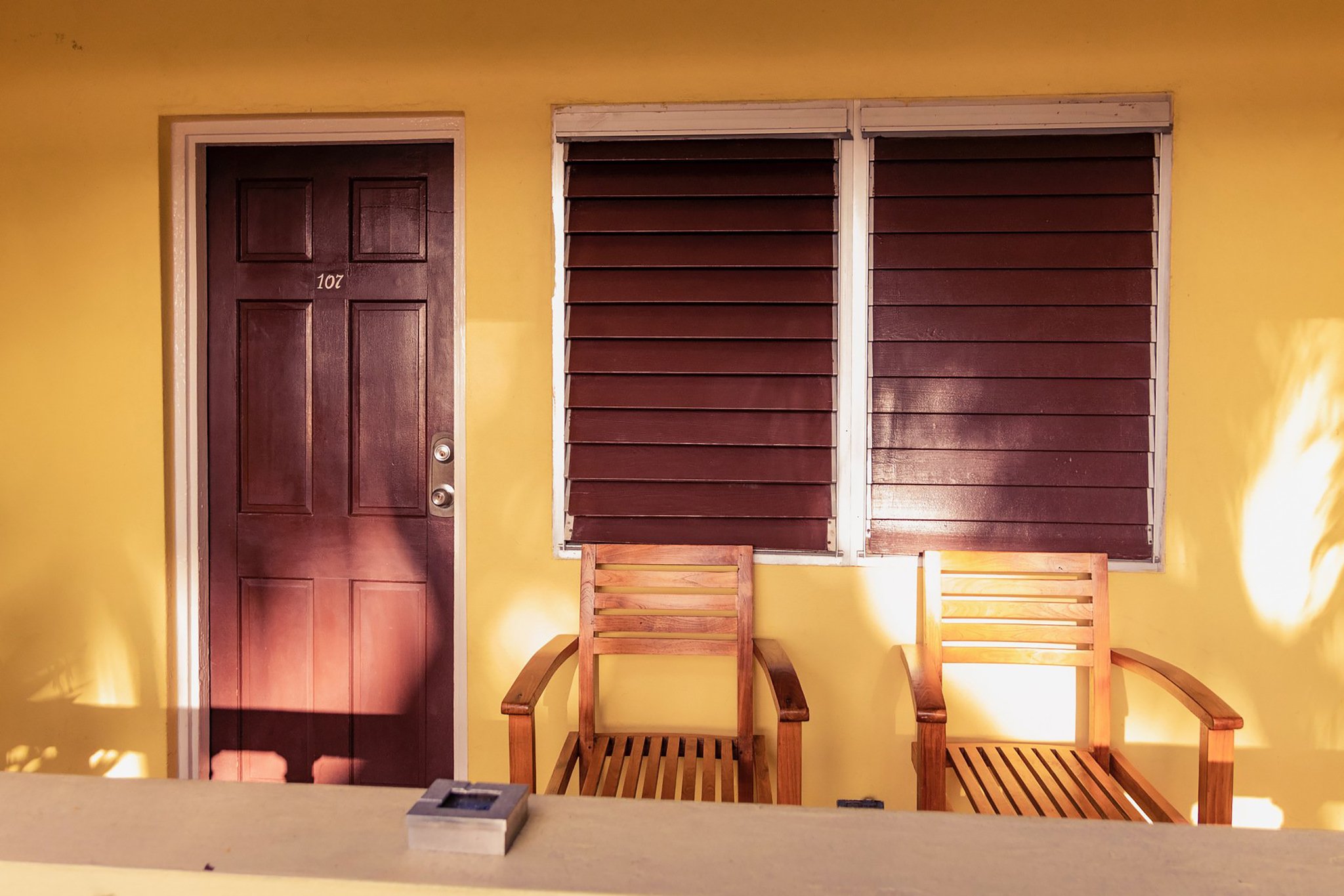 Room-Front_S