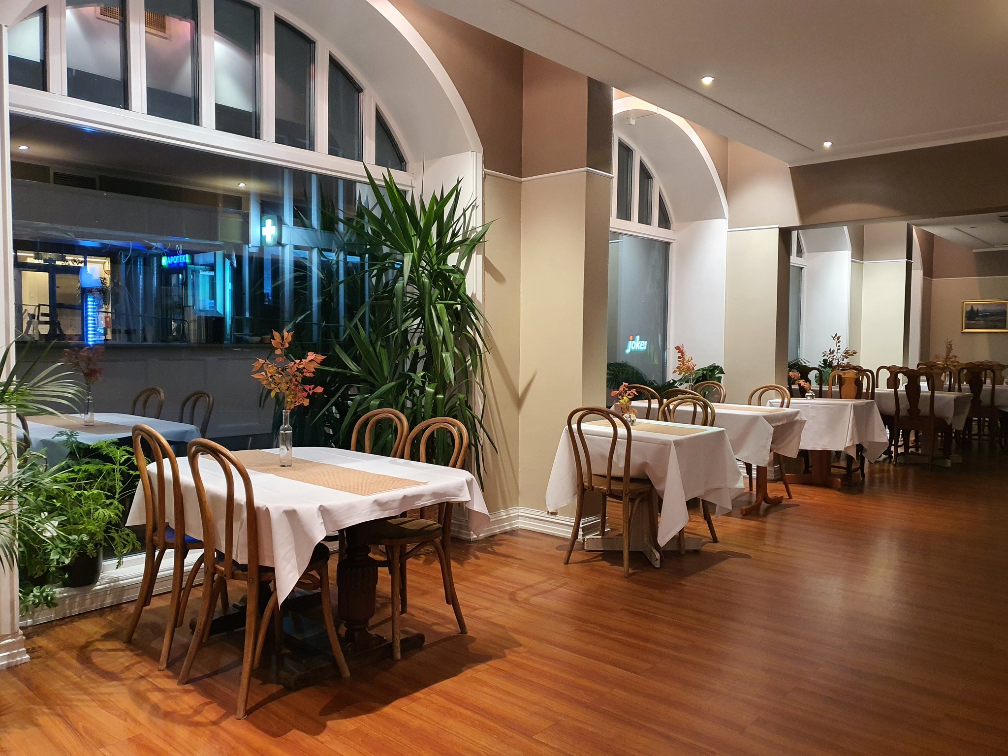 Restaurant-02_S