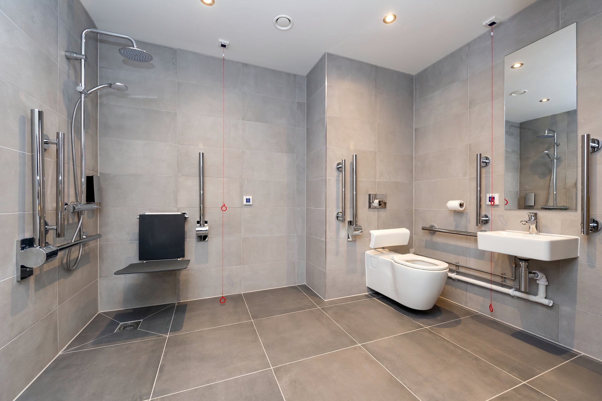Studio_Sleeps_Two_Accessible_Bathroom_S