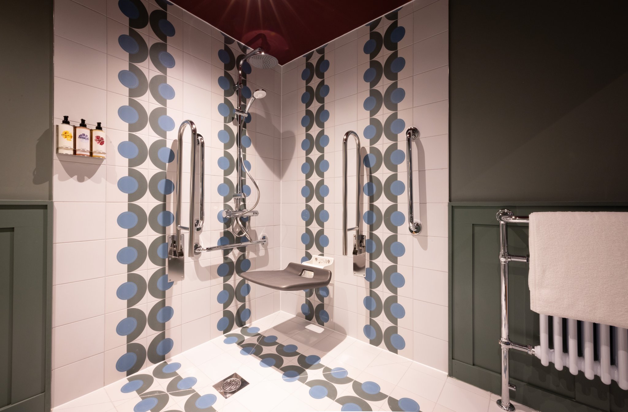 Accessible_Room_Bathroom_S