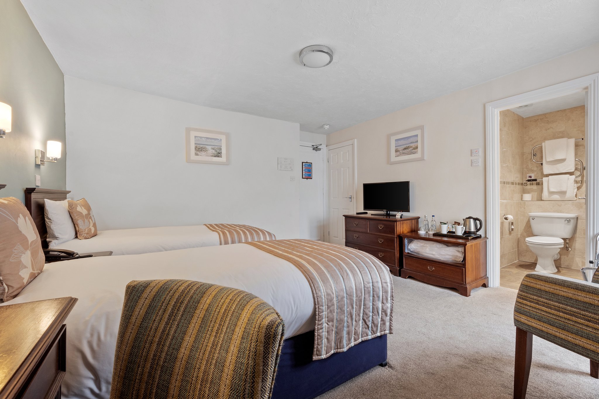 Standard_Twin_Room2_S