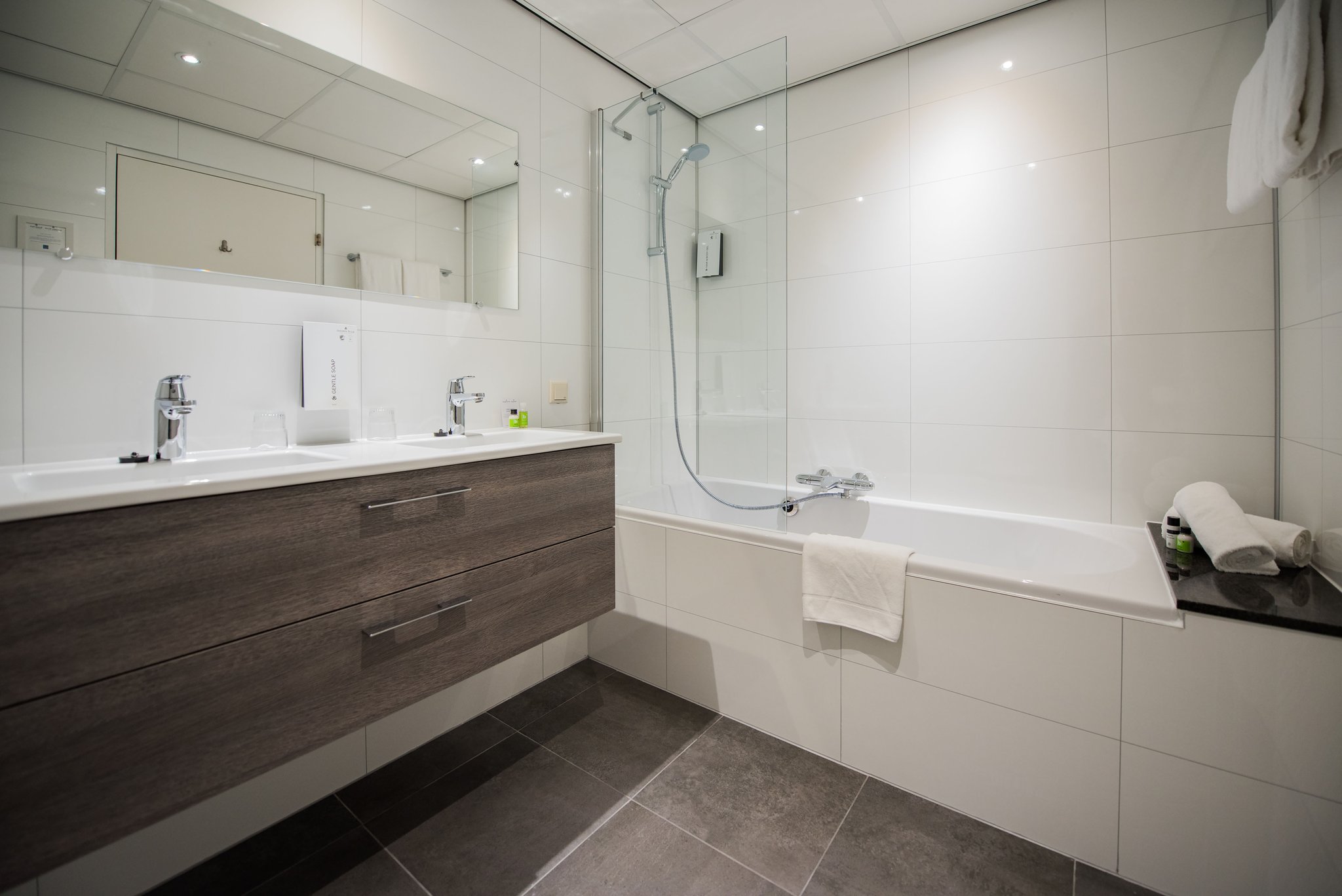 Family_Bathroom_S
